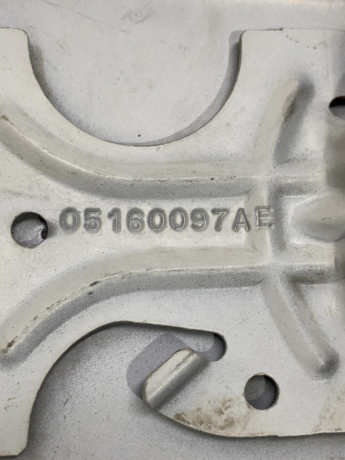 Лючок бака Jeep Patriot MK 05160097AE