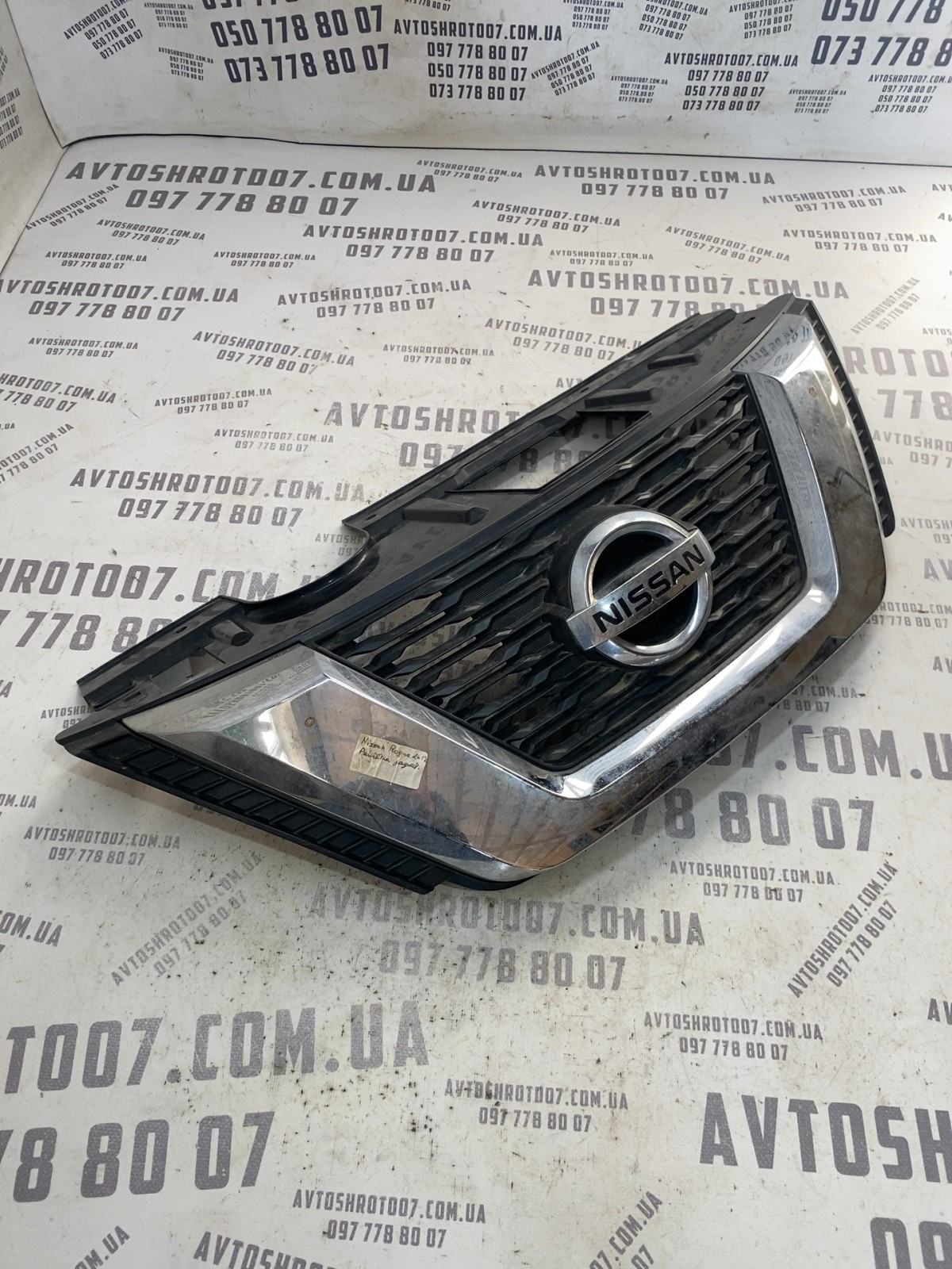 Решітка радіатора Nissan Rogue T32 (14-20) 623106FV0AB