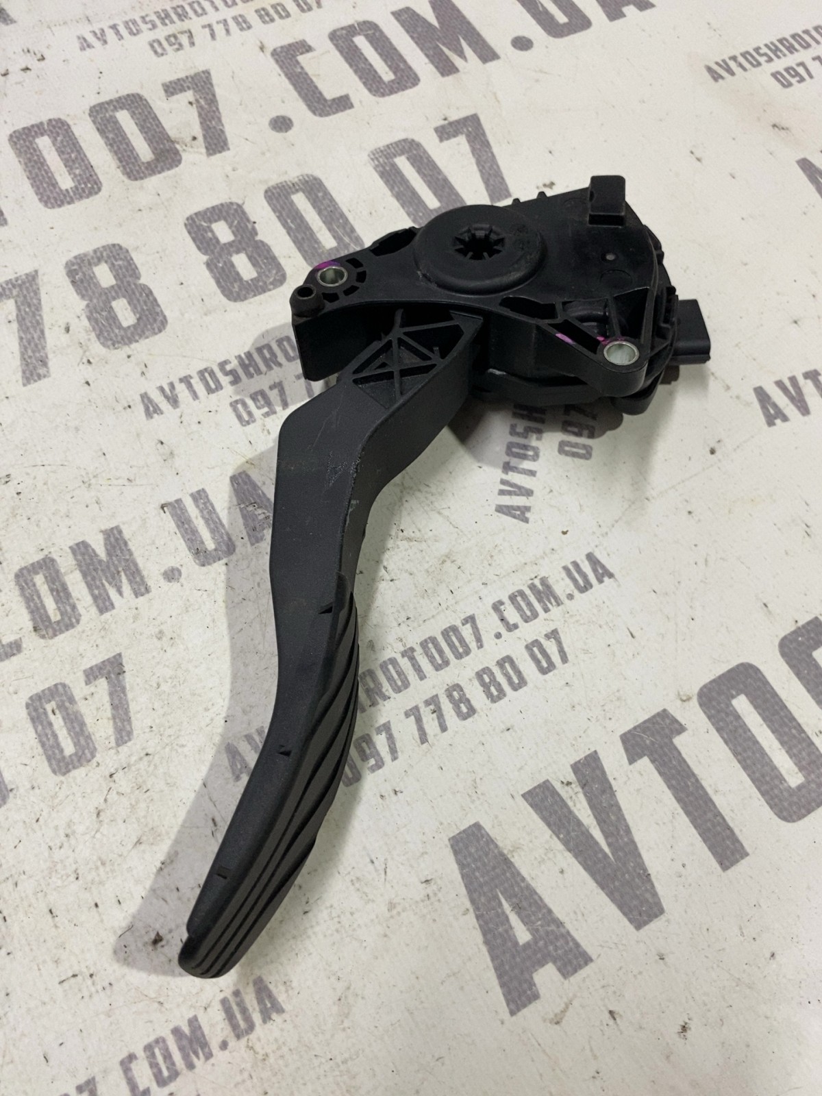 Педаль газу Nissan Rogue T32 (13-20) 180024BA0A