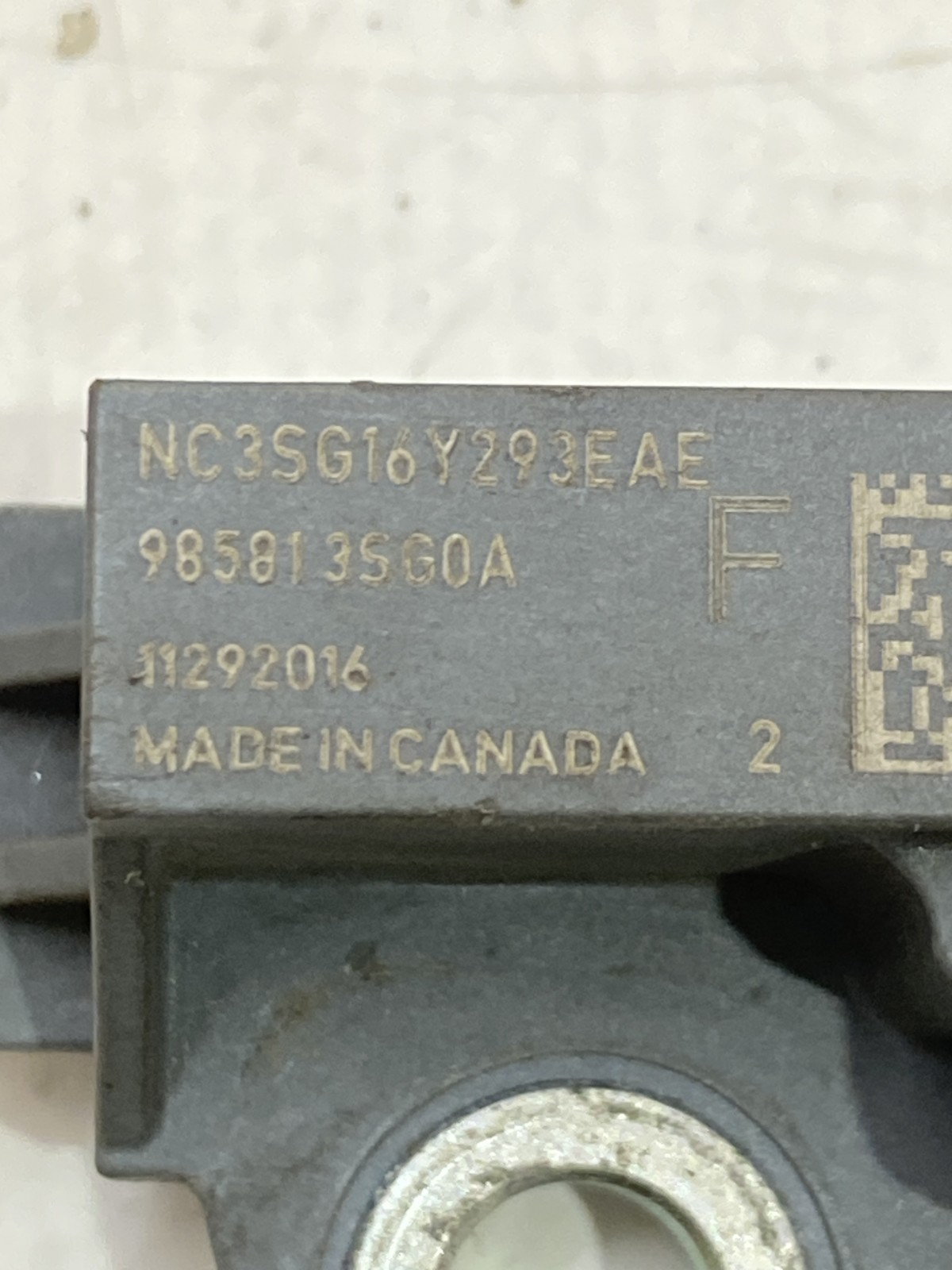 Датчик удару подушки безпеки Nissan Rogue T32 985813SG0A