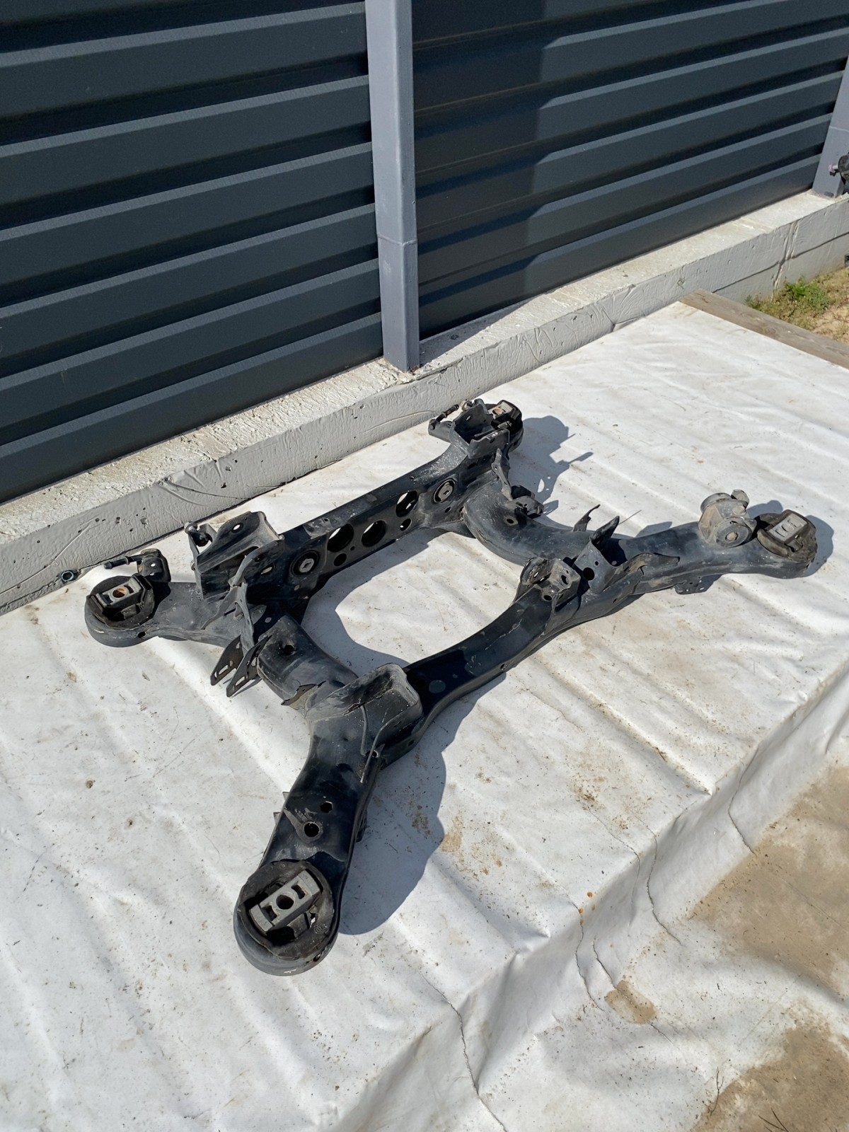 Підрамник задній Jeep Grand Cherokee WK2 4877623AD