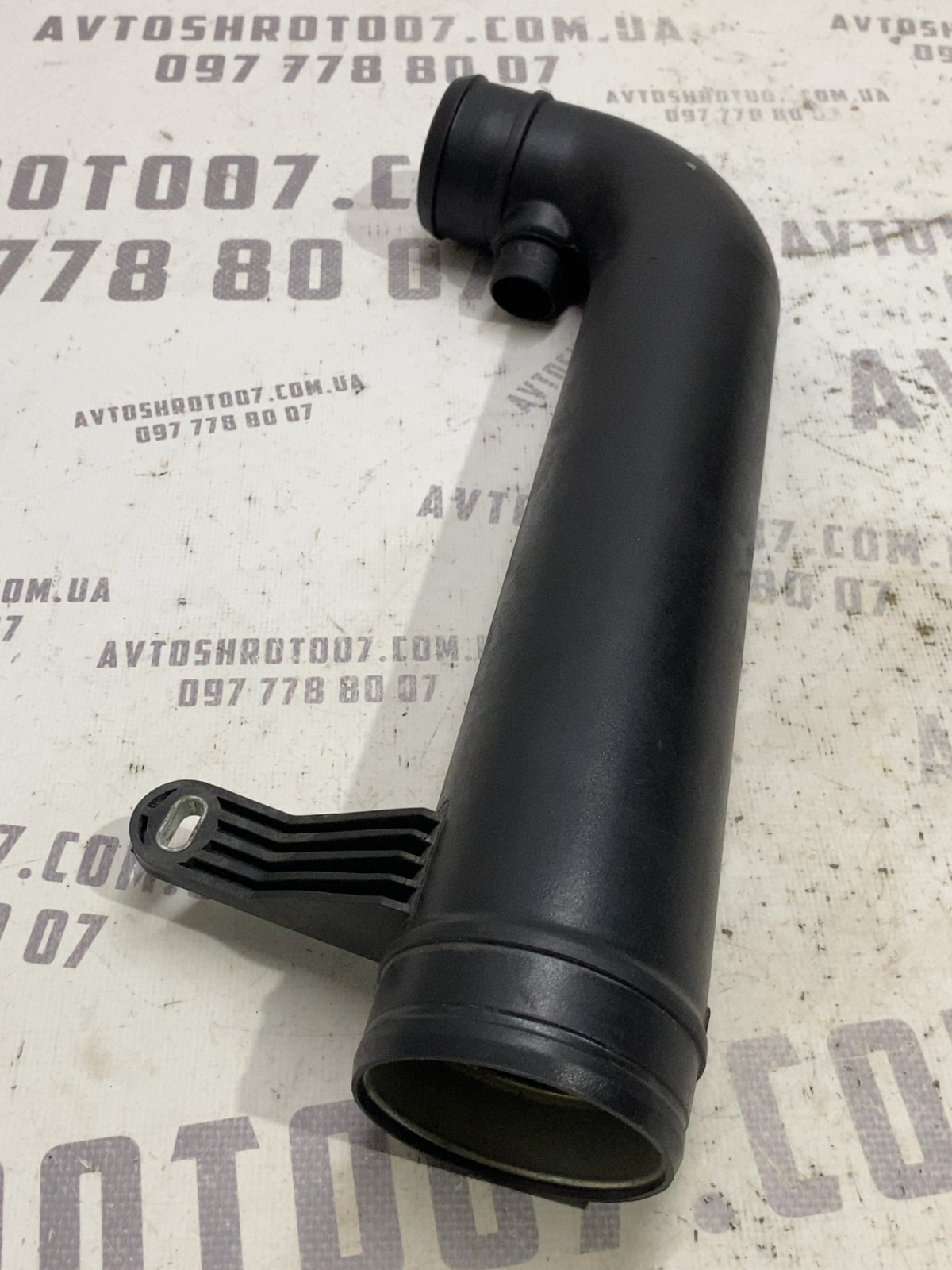 Патрубок повітряний Volkswagen Passat CC 35 OE 1K0129654BE