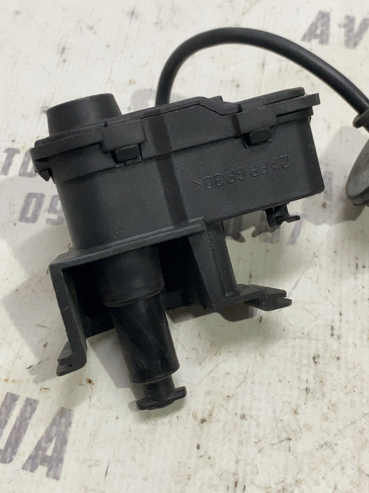 Замок лючка бака Volkswagen Jetta 6 (10-18) 5C6810773B