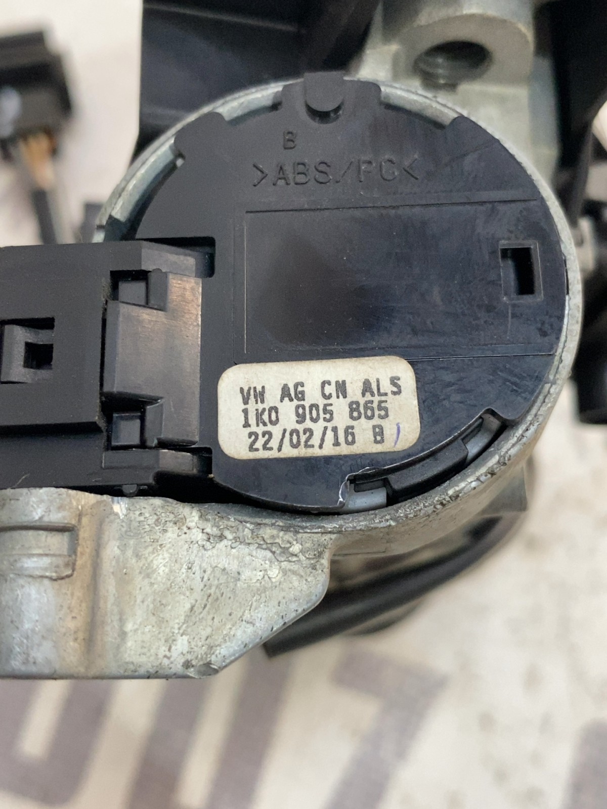 Замок запалювання Volkswagen Jetta 6 1K0905851B