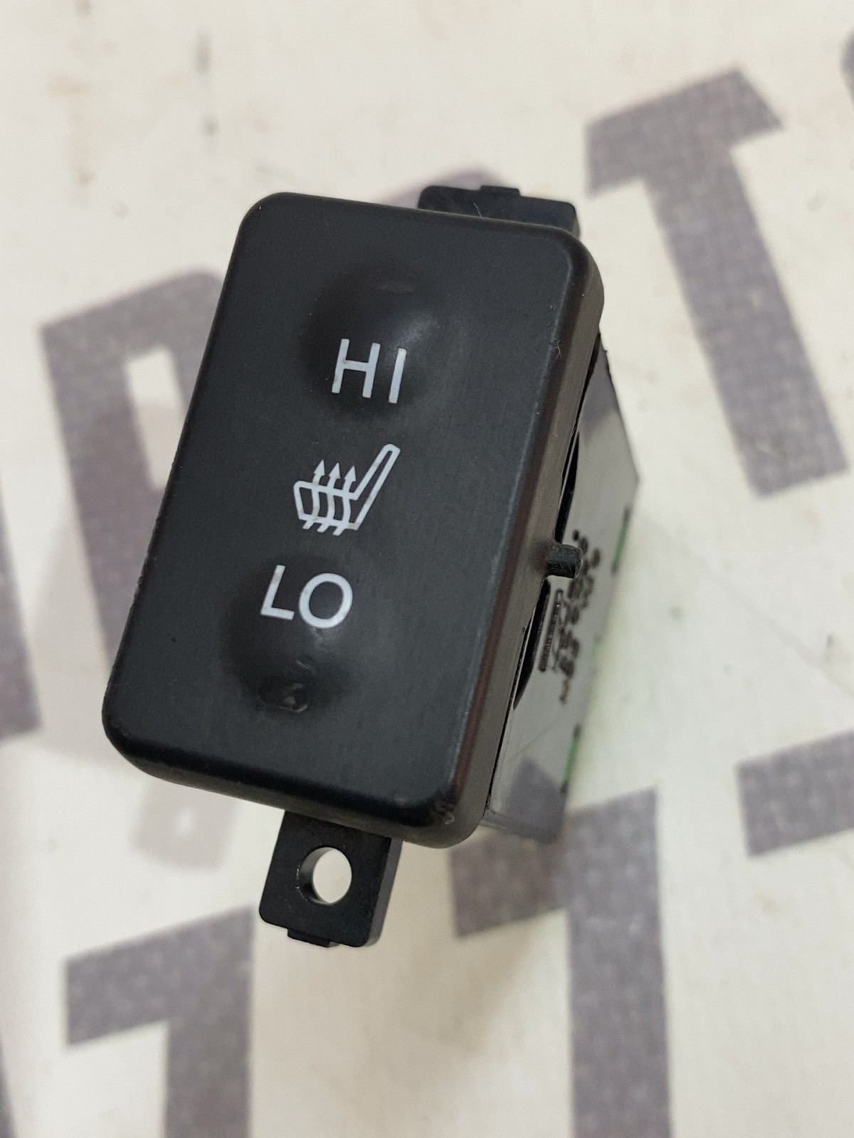 Кнопка обігріву сидінь Acura RDX 2 OEM m36580