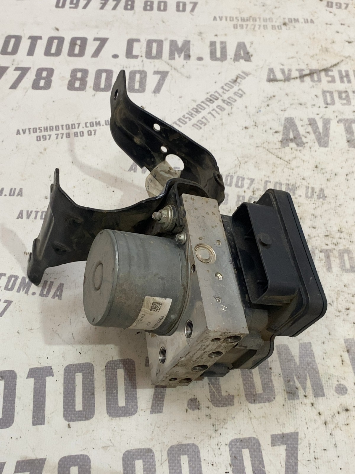 Блок управління АБС Jeep Cherokee KL 68237001AE