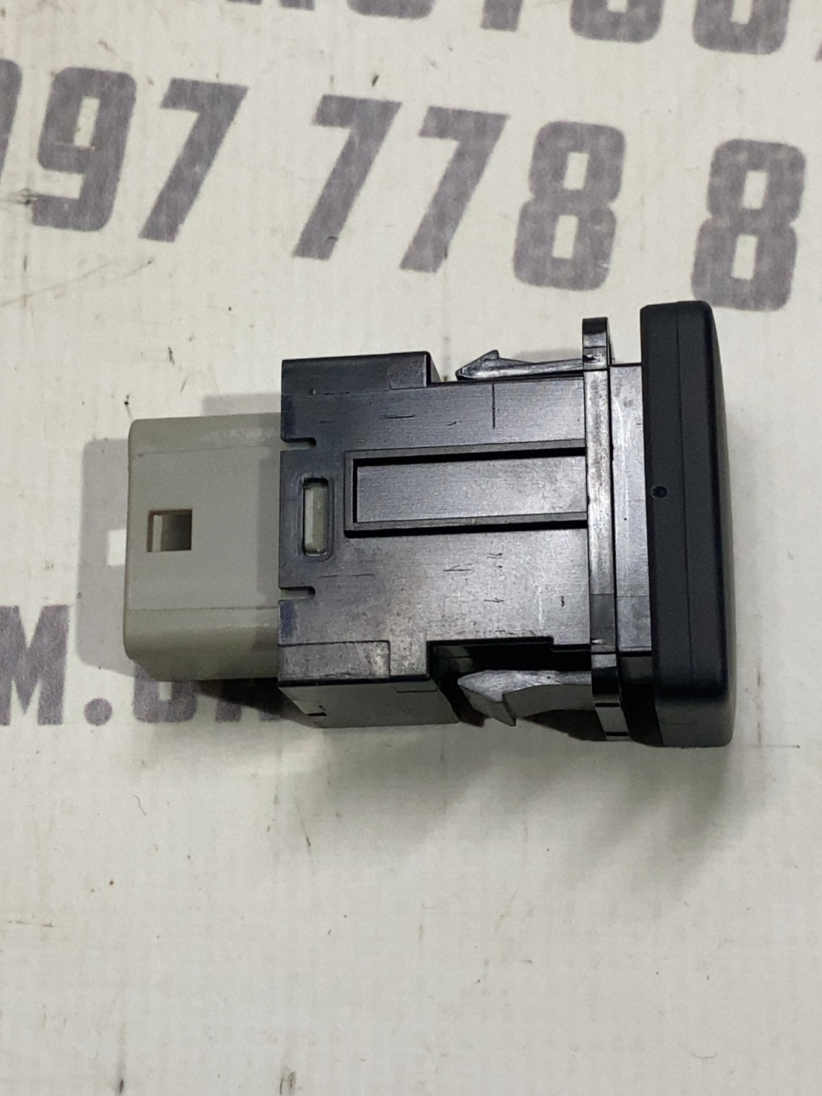 Кнопка підігріву керма Mitsubishi Outlander 3 8612A050 фото 2