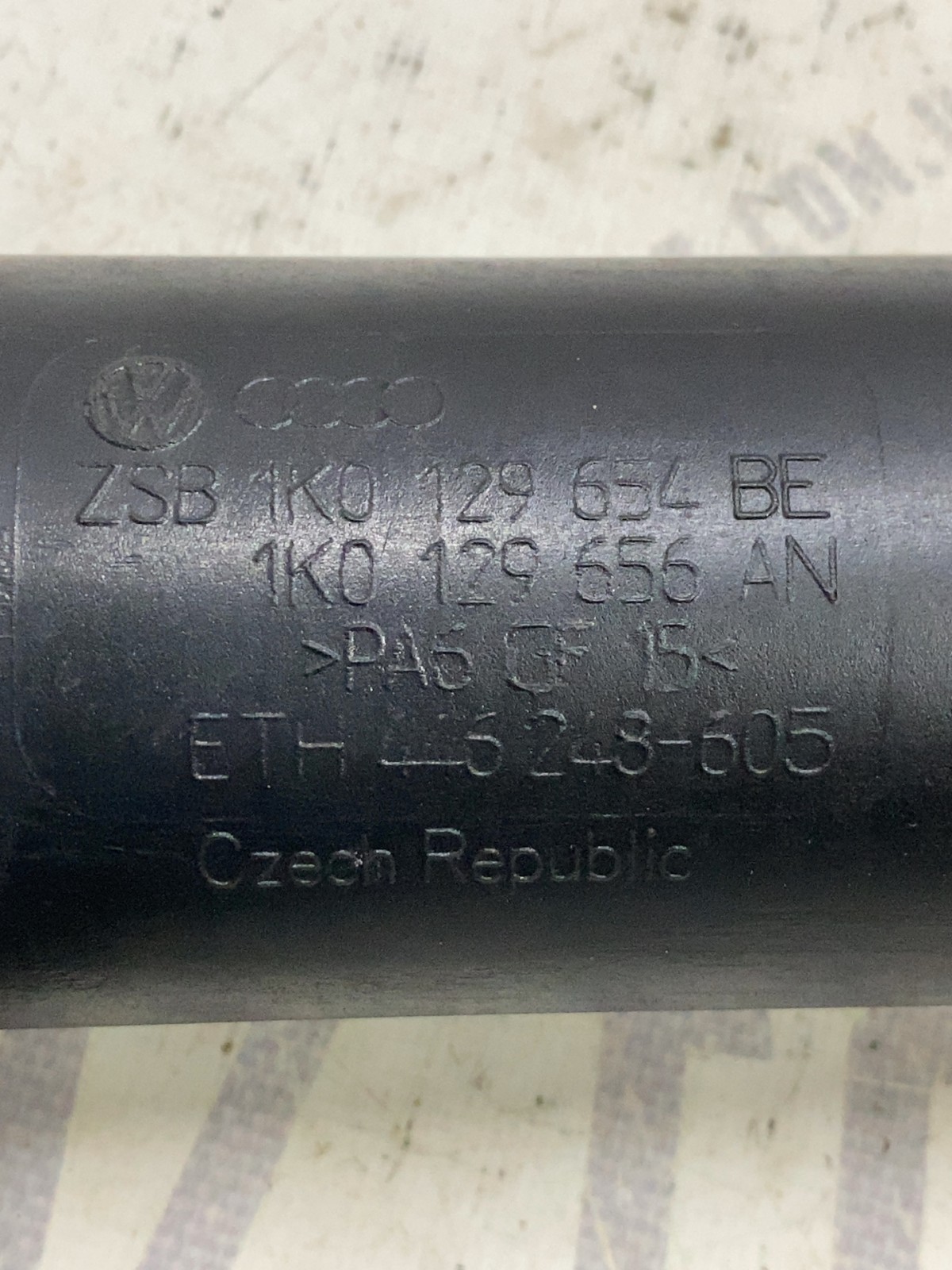 Патрубок повітряний Volkswagen Passat CC 35 OE 1K0129654BE