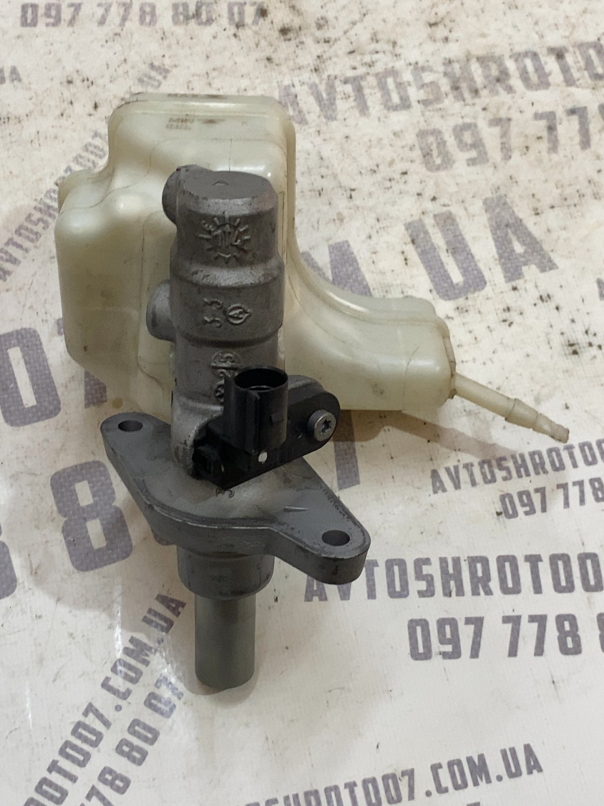 Головний тормозний циліндр VW Passat CC 35 03350886761