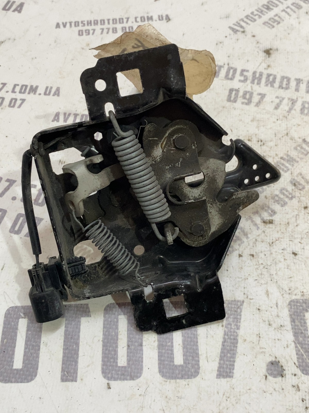 Замок капота Ford F150 OEM 16700MON6E