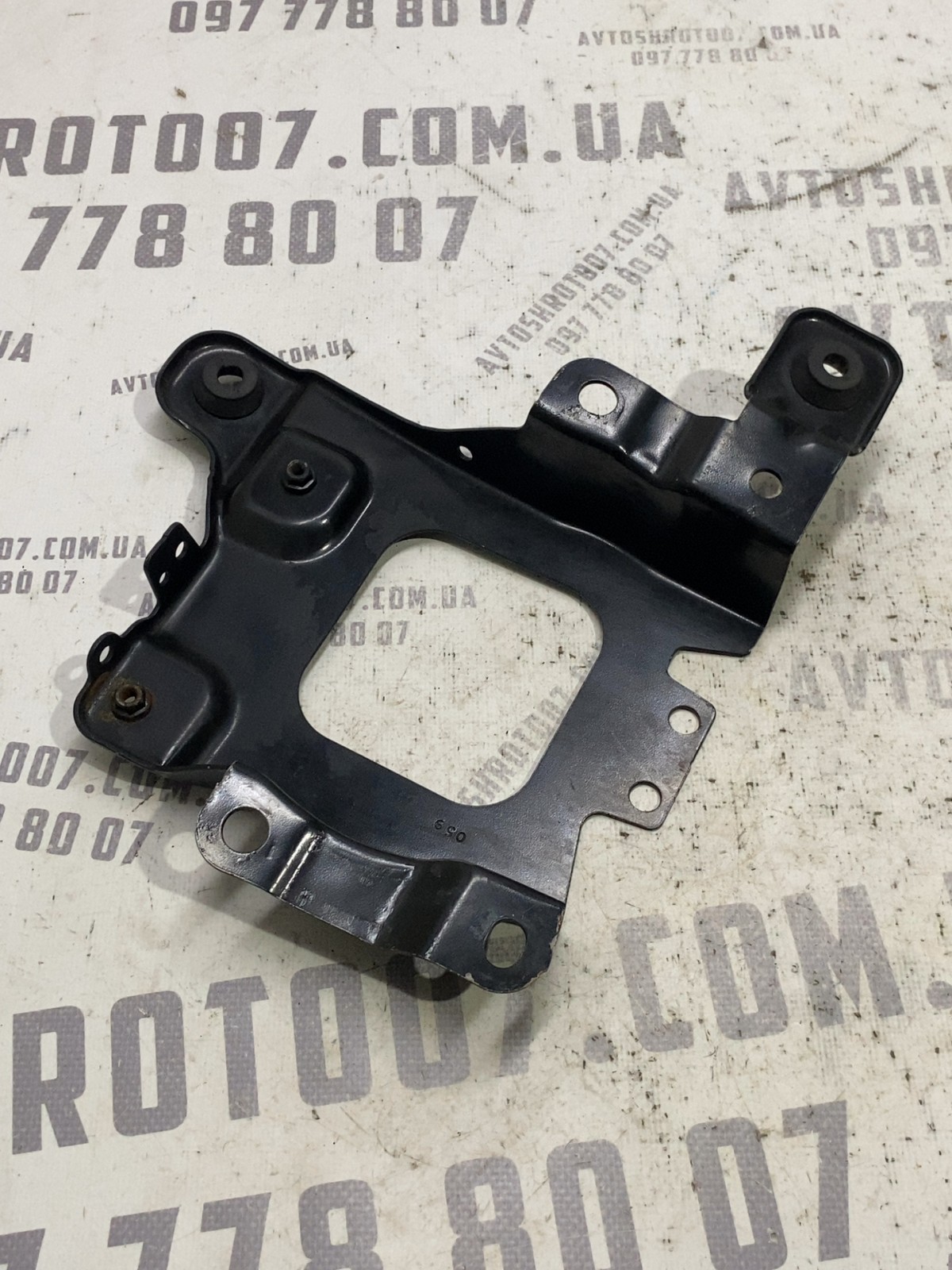 Кронштейн Ford Escape 3 (12-19) CJ549B929BA