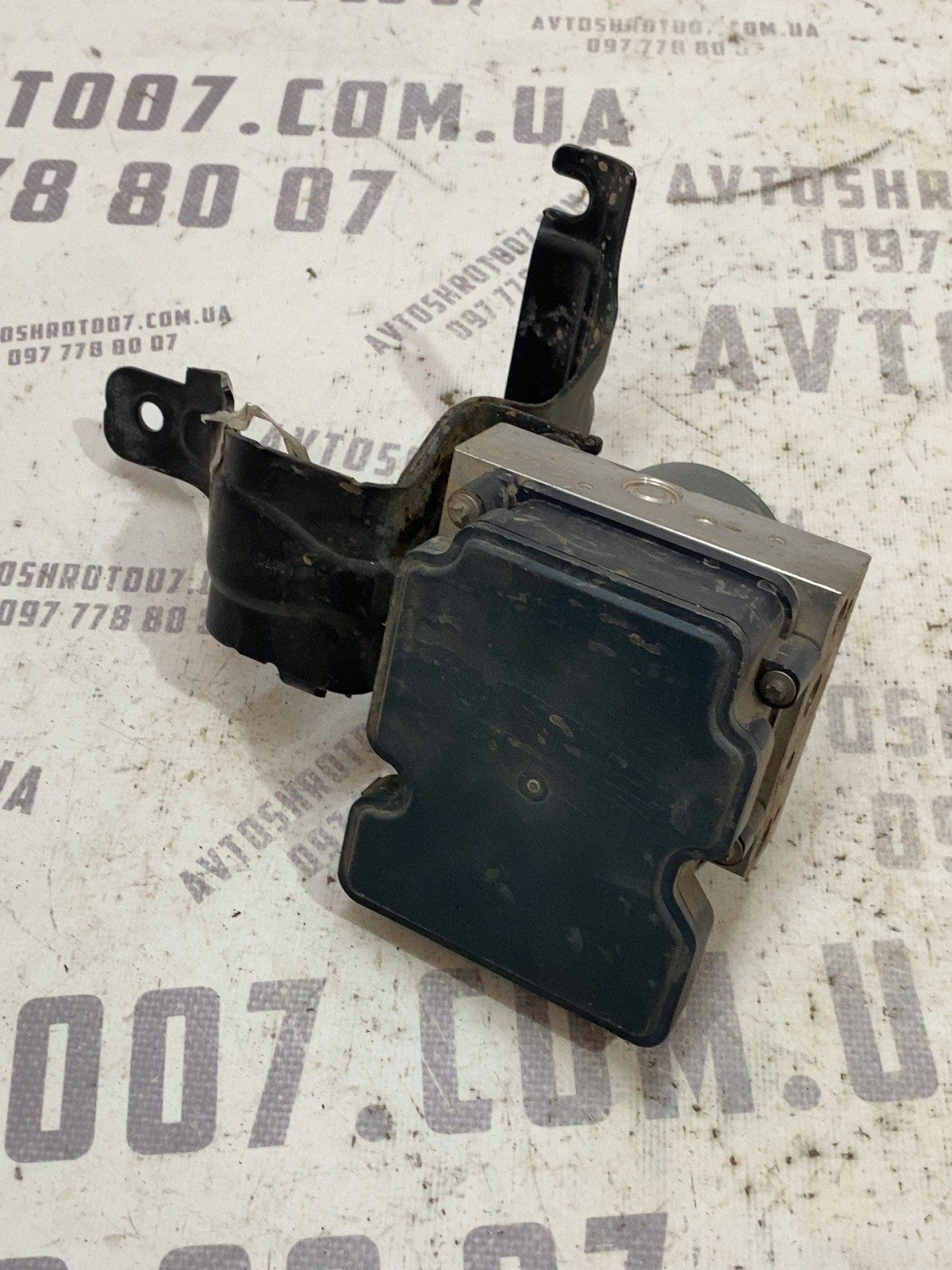Блок управління АБС Jeep Cherokee KL 68237001AE