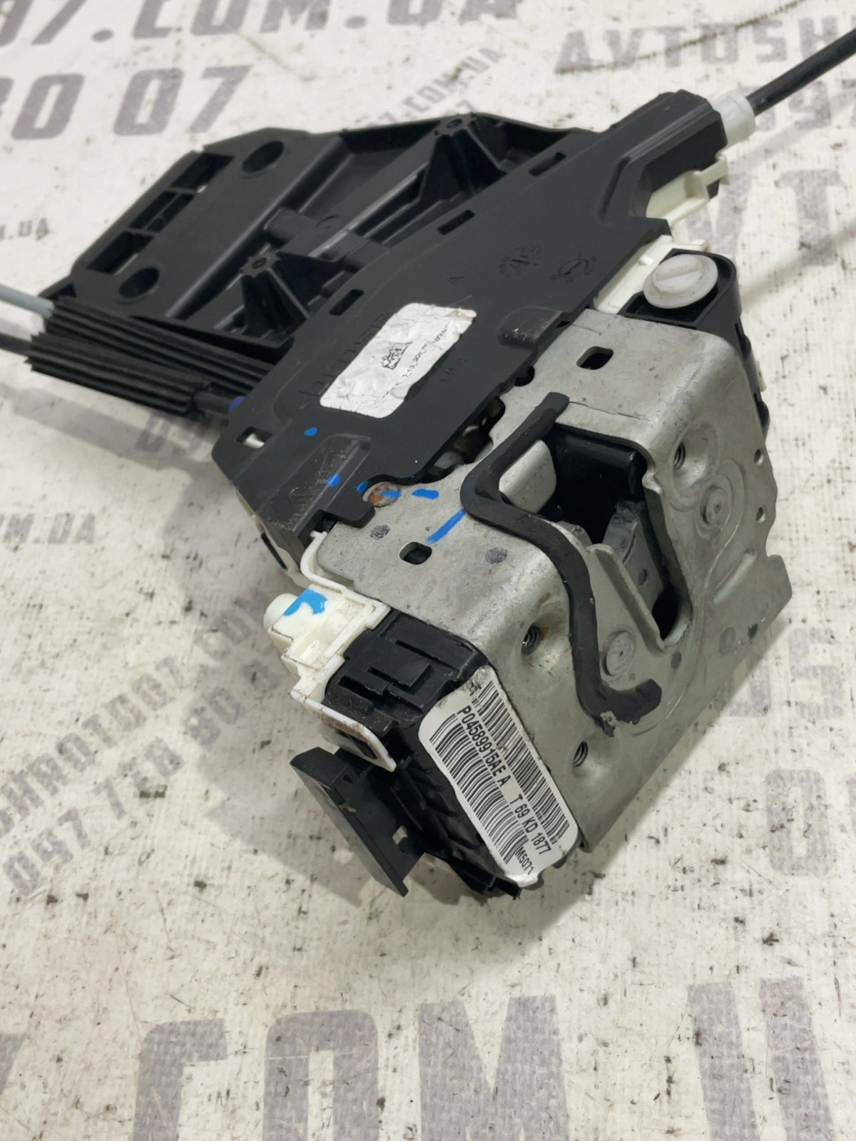 Замок дверей задній лівий Jeep Cherokee KL P04589915AE