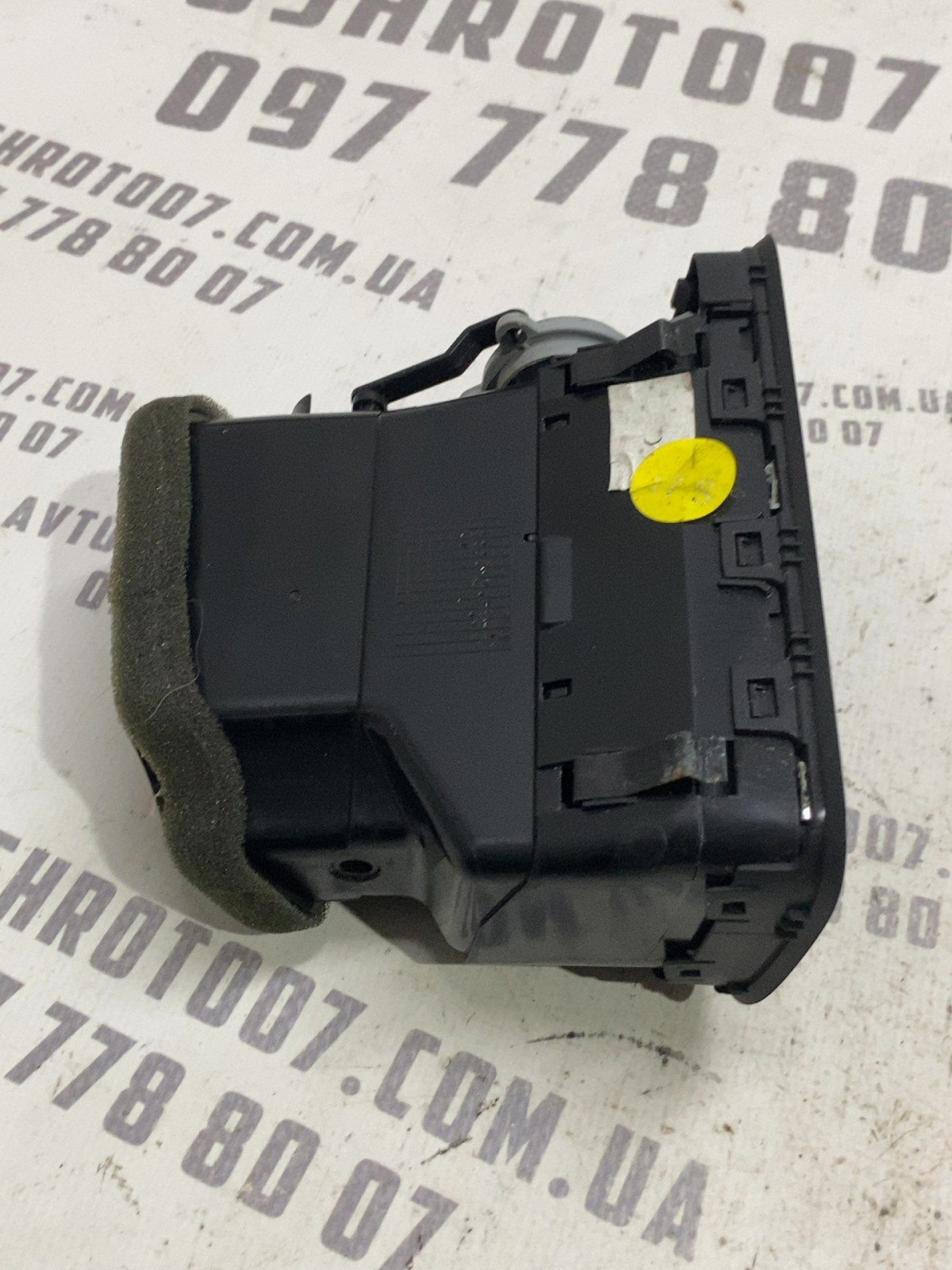 Дефлектор обдуву правий VW Jetta 6 (10-18) 5C6819704