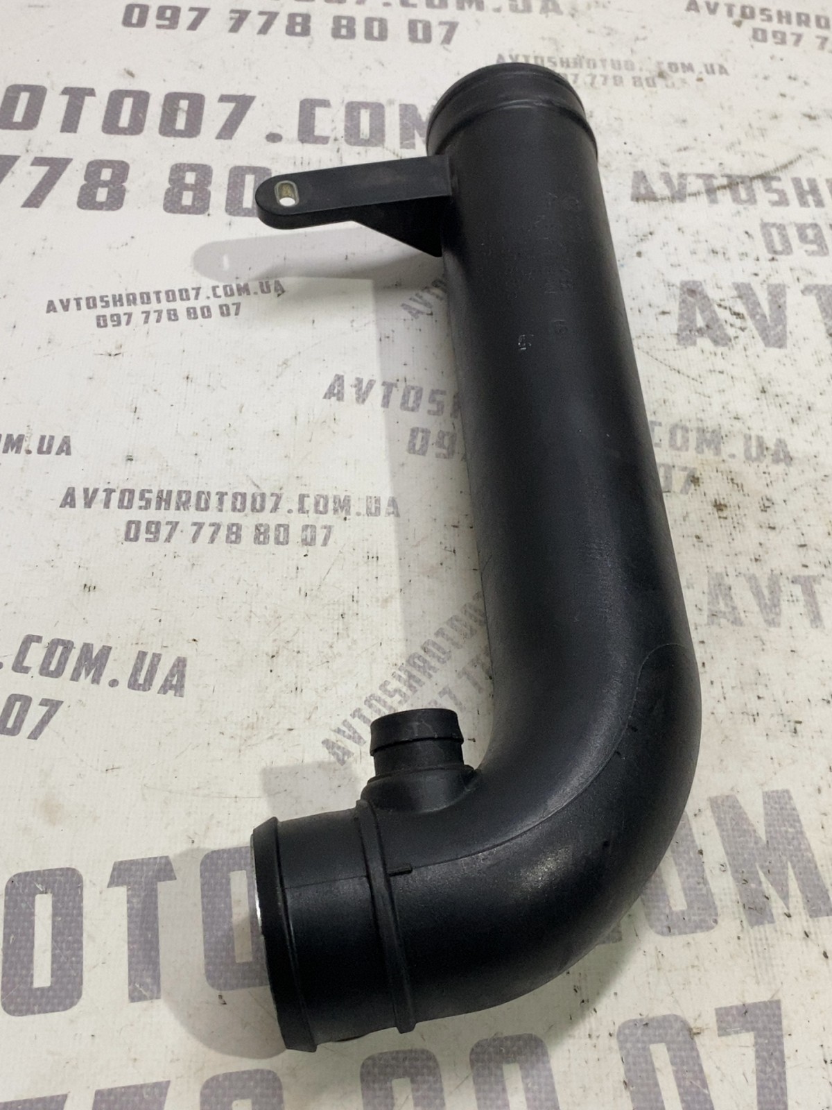 Патрубок повітряний Volkswagen Passat CC 35 OE 1K0129654BE