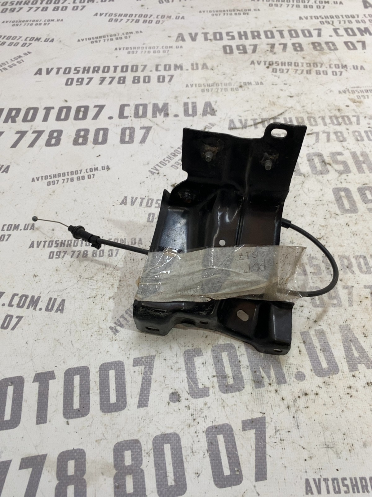 Замок капота Nissan Rogue T32 (13-20)