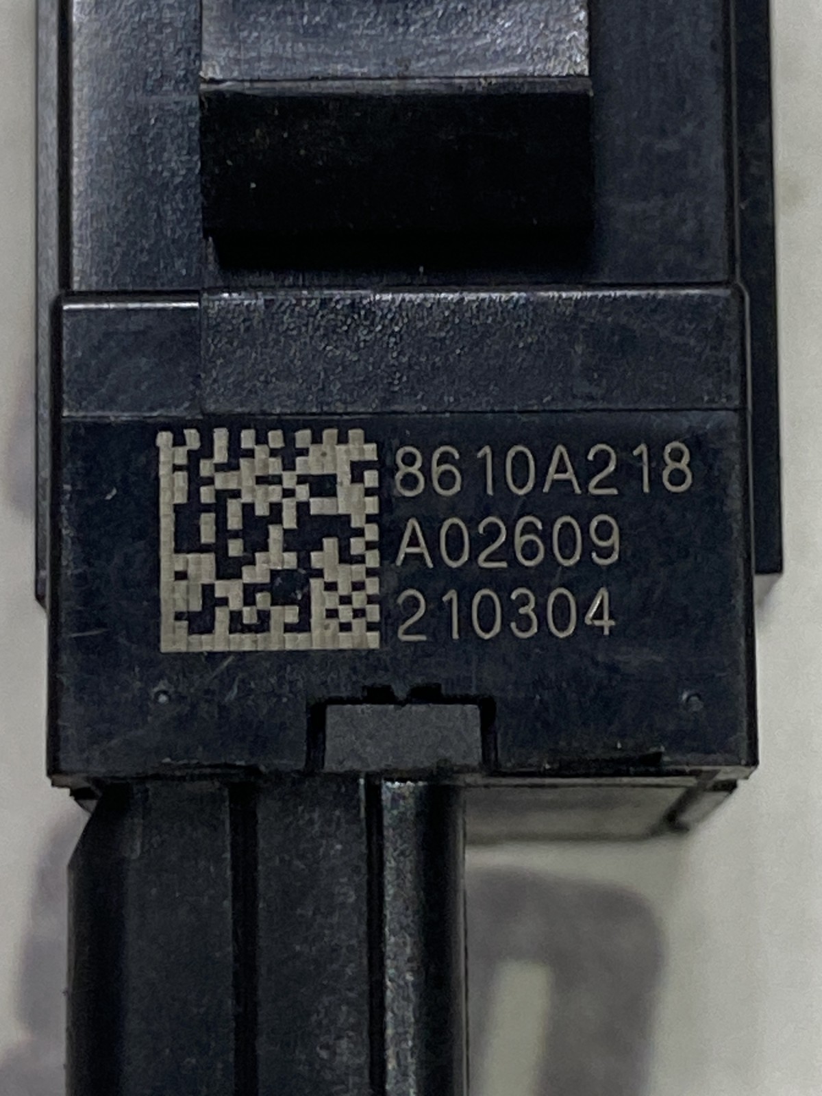Кнопка багатофункціональна Mitsubishi Outlander 3 8610A218