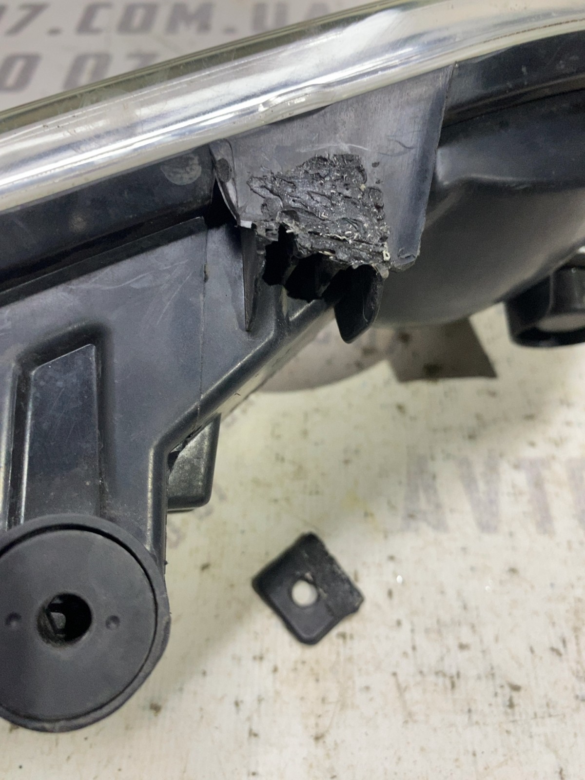 Фара протитуманна права Nissan Rogue T32 (14-20)
