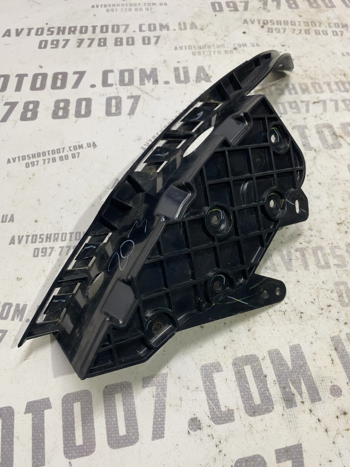 Кронштейн бампера передній лівий Jeep Compass MK 6002TM0377