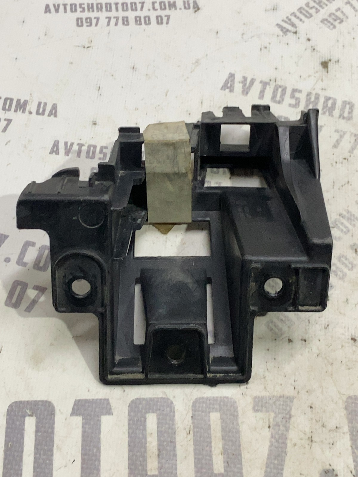 Кронштейн бампера Volkswagen Jetta 6 OE 5C6807394A
