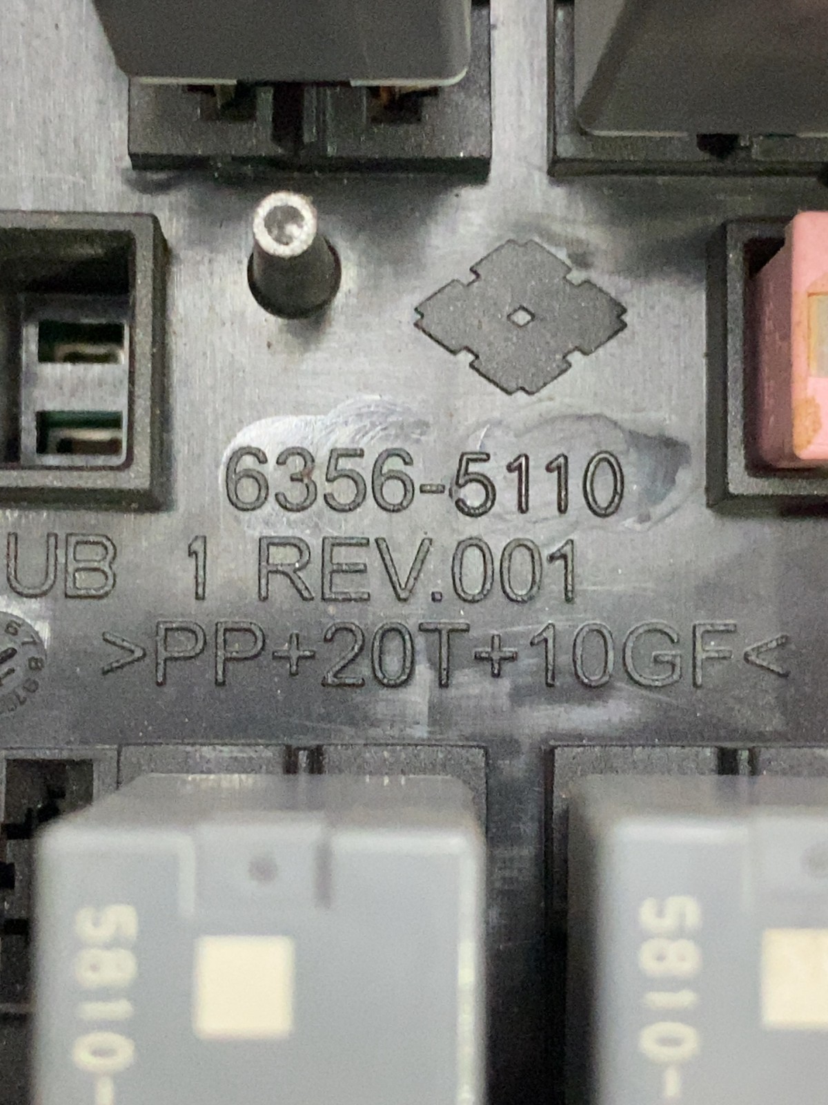 Блок запобіжників Jeep Cherokee KL (13-23) 68235114AC