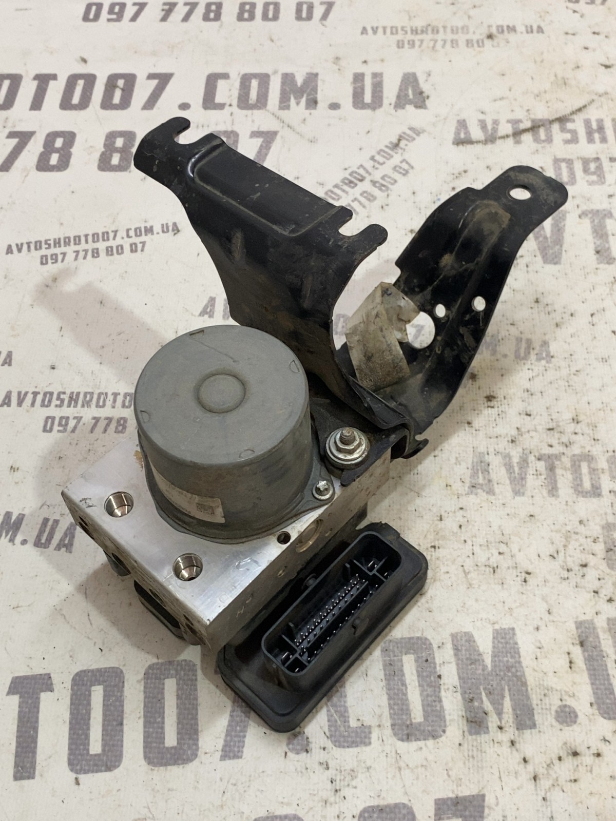 Блок управління АБС Jeep Cherokee KL 68237001AE