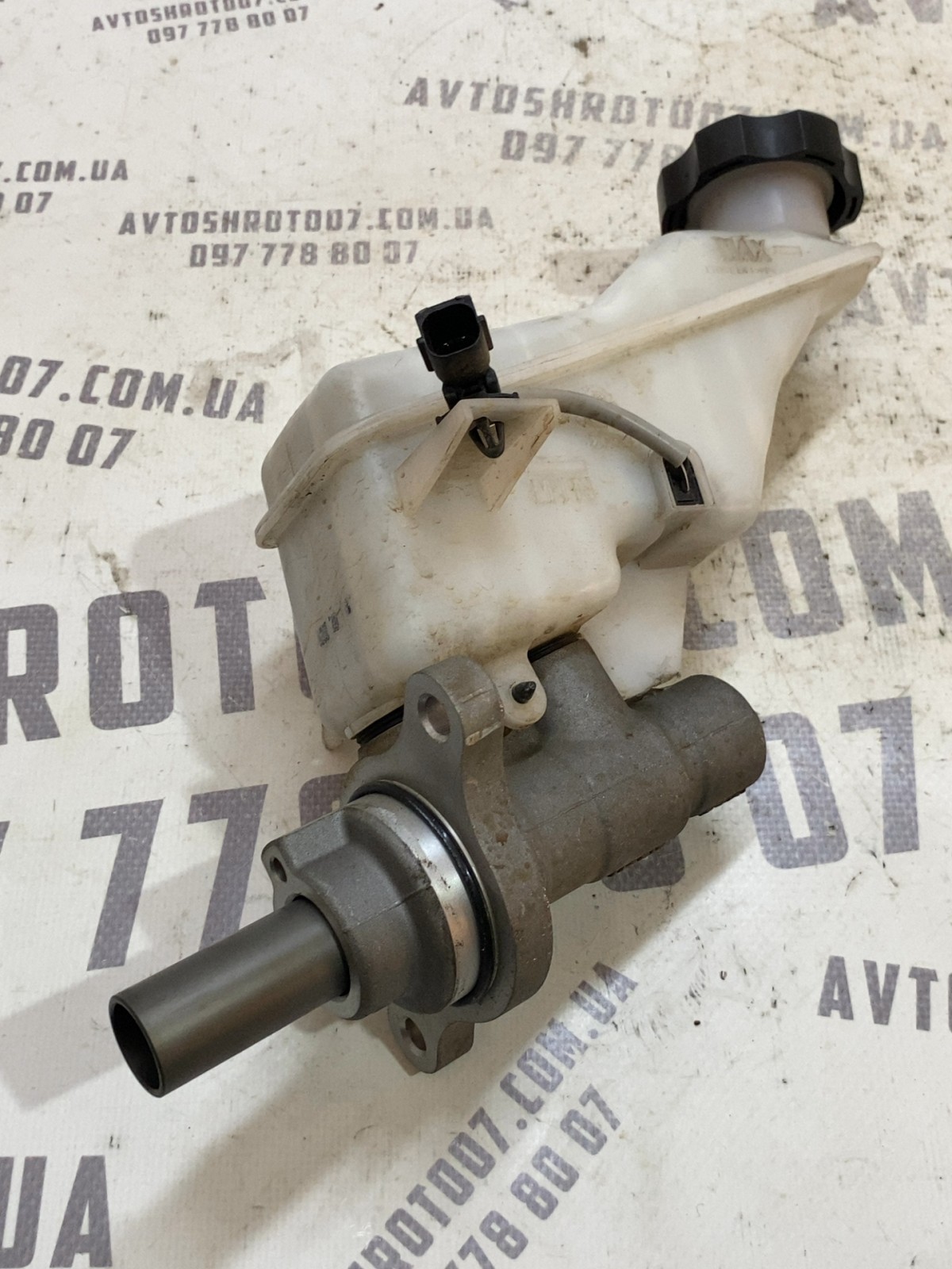 Головний тормозний циліндр Hyundai Tucson 3 TL фото 2