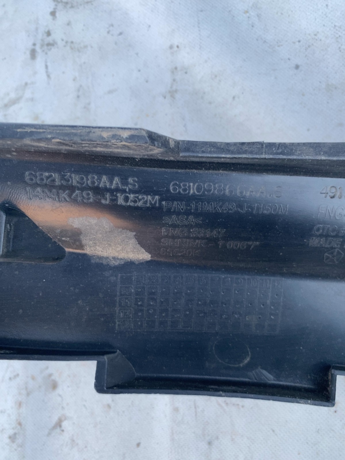 Решітка радіатора передня Jeep Compass MP 68213198AA