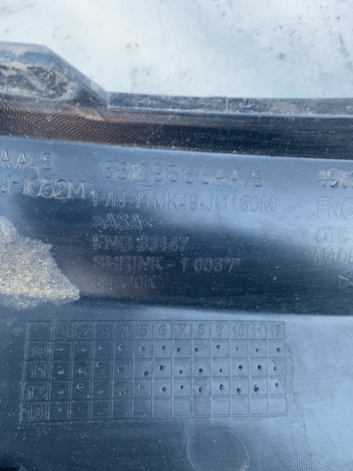 Решітка радіатора передня Jeep Compass MP 68213198AA
