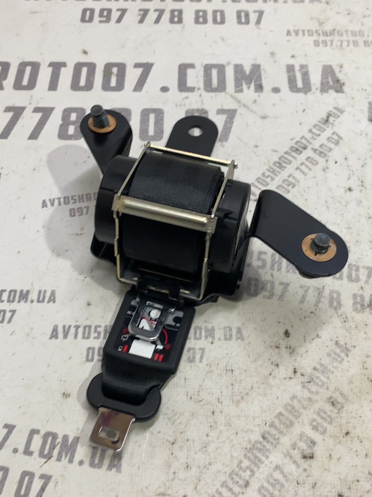 Ремінь безпеки задній Jeep Compass MK 631850100B