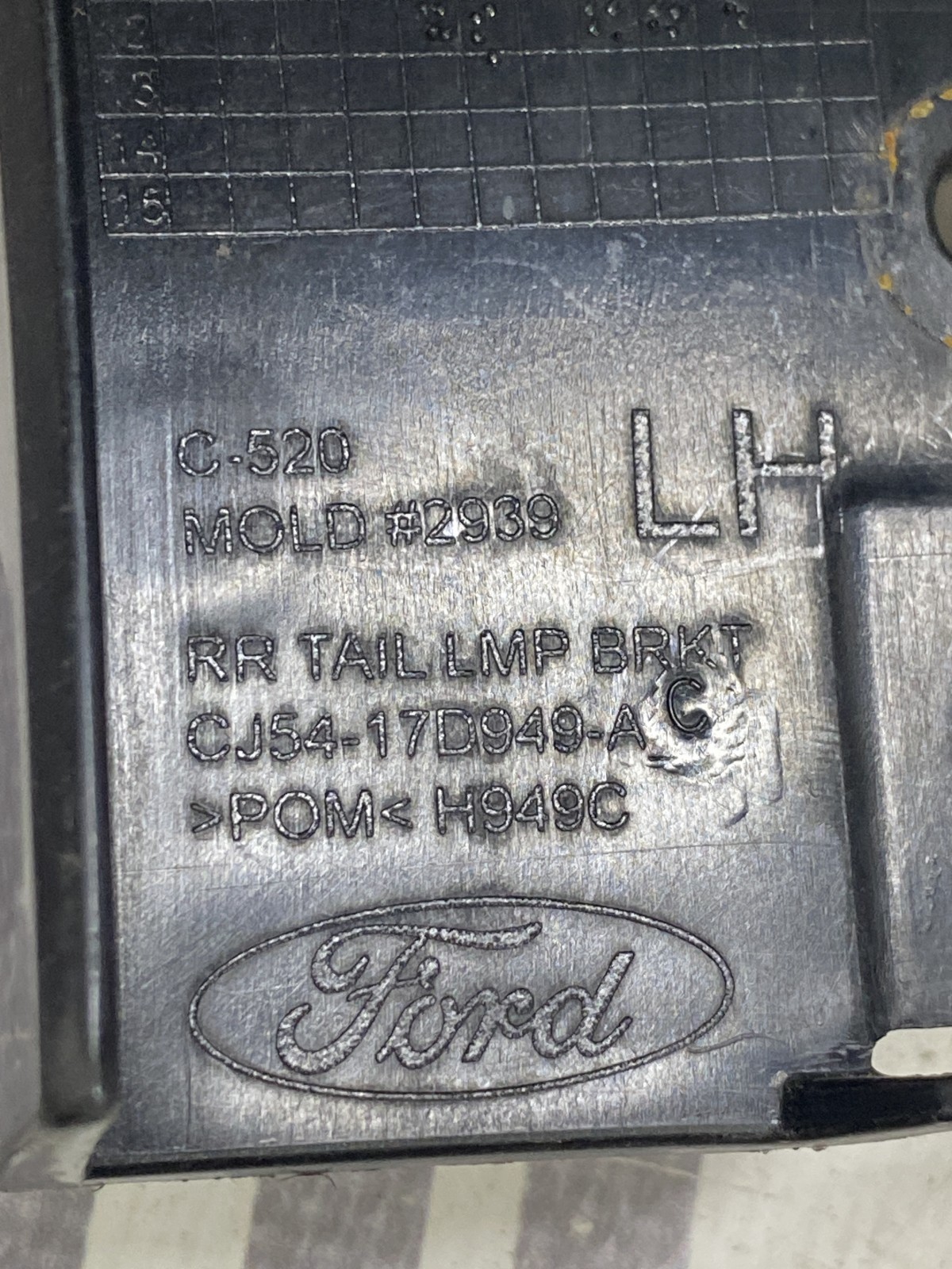 Кронштейн бампера зад лів Ford Escape 3 12-19 CJ5417D949AC