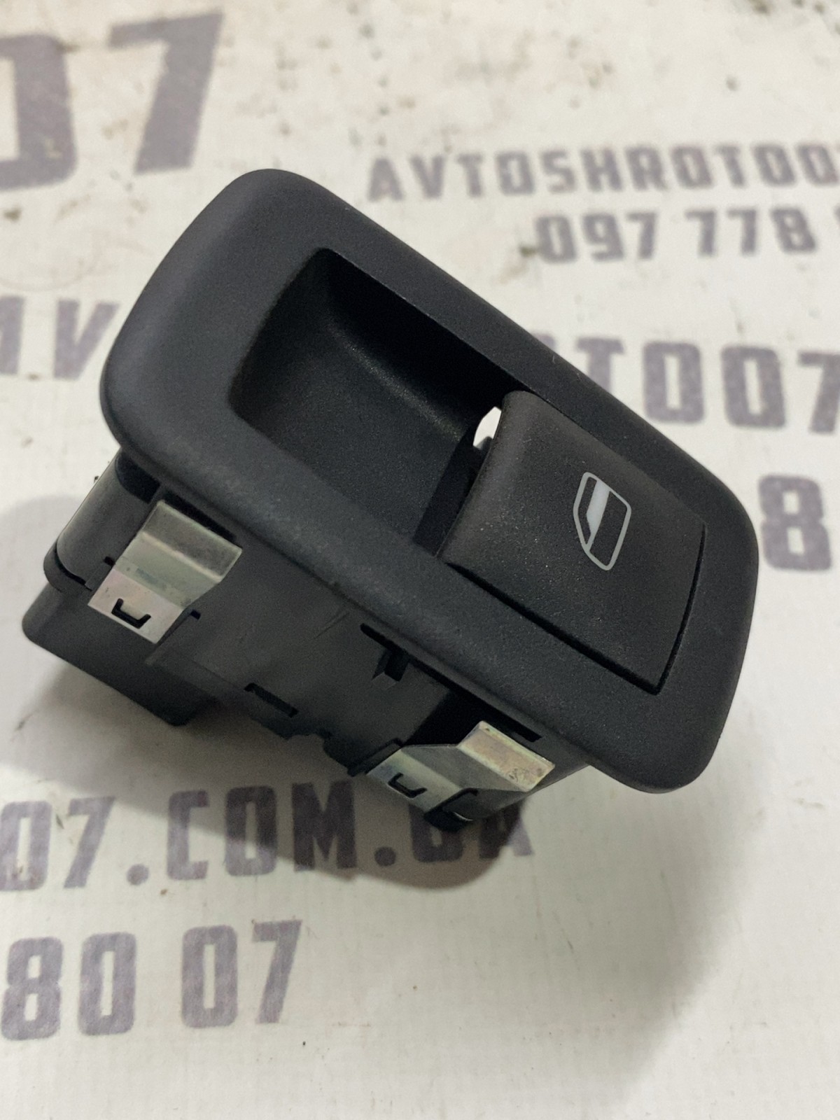 Кнопка склопідіймача Jeep Cherokee KL 56046555AC