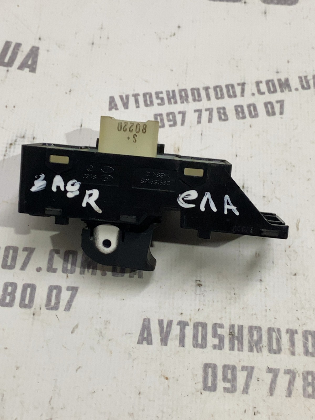 Кнопка склопідіймача задня права Hyundai Elantra 6 299159185