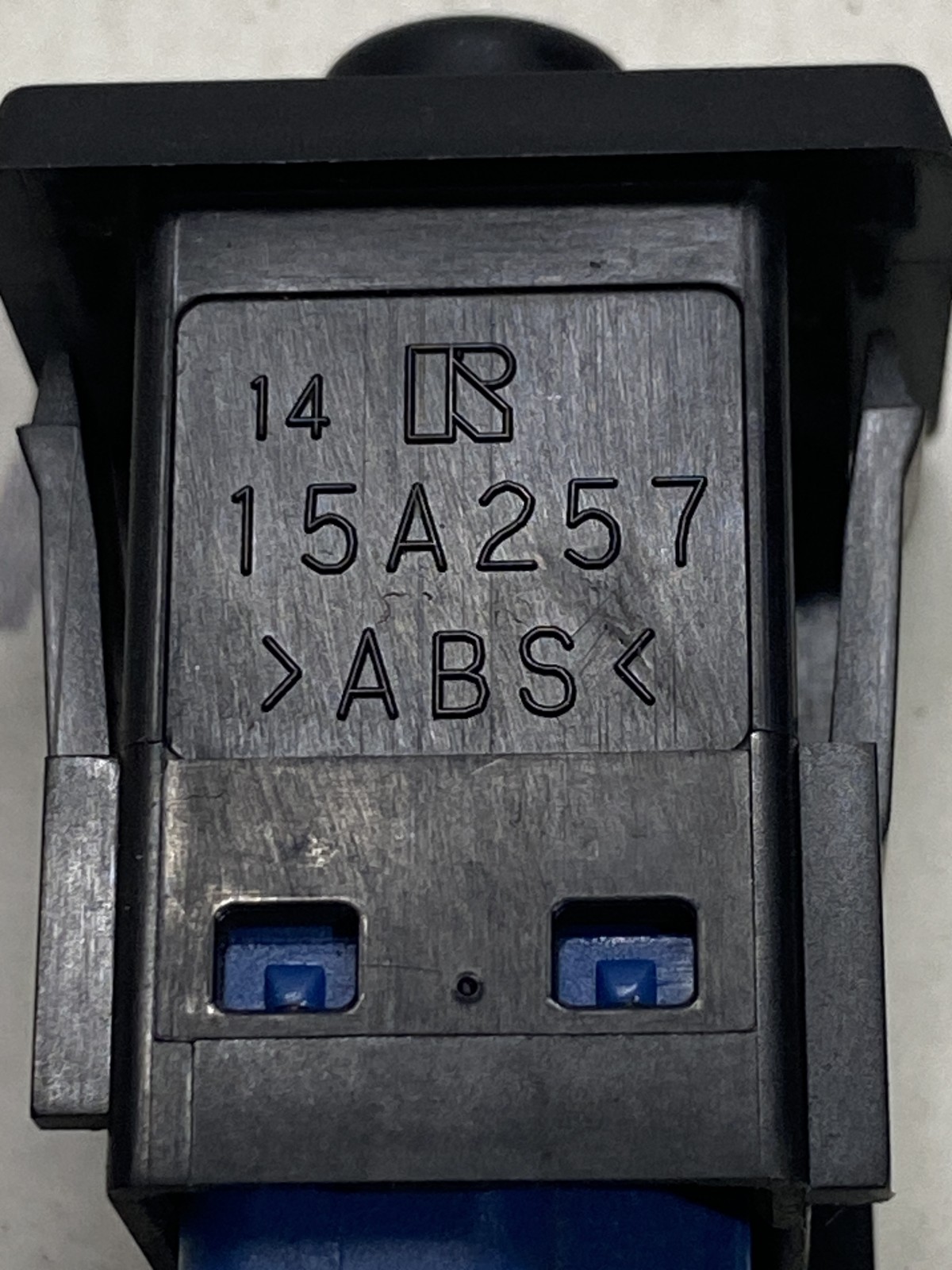 Кнопка багажника Mitsubishi Outlander 3 (12-21) 15A257