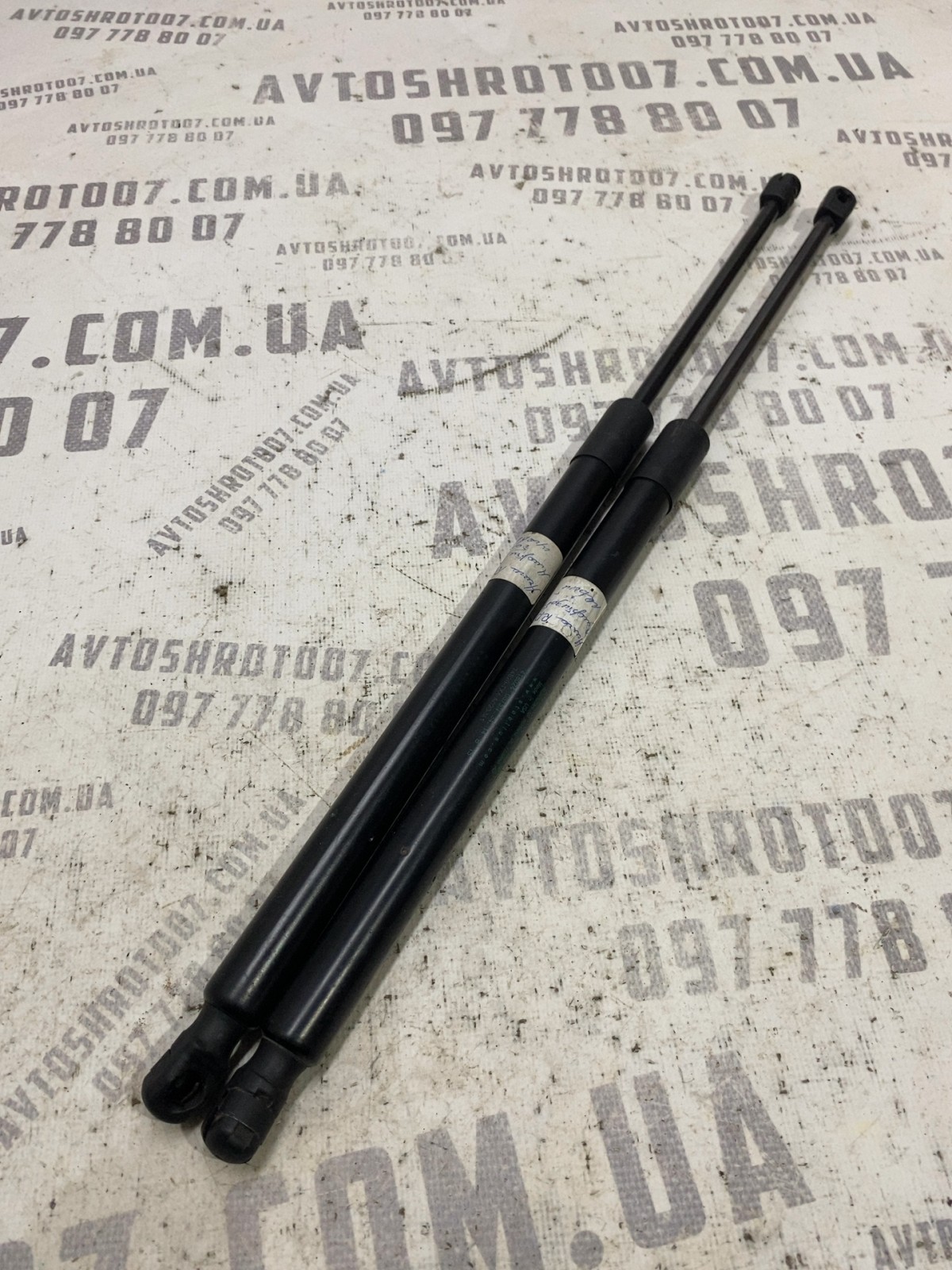 Амортизатор багажника Acura RDX 2 (12-18) 74820TX4A020M1