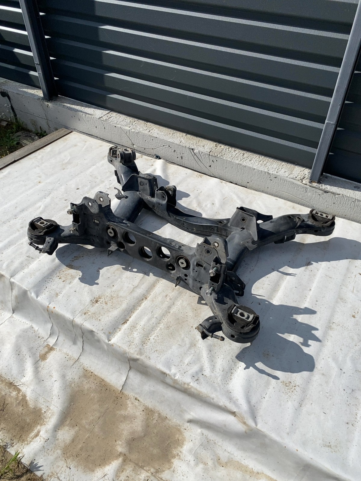 Підрамник задній Jeep Grand Cherokee WK2 4877623AD