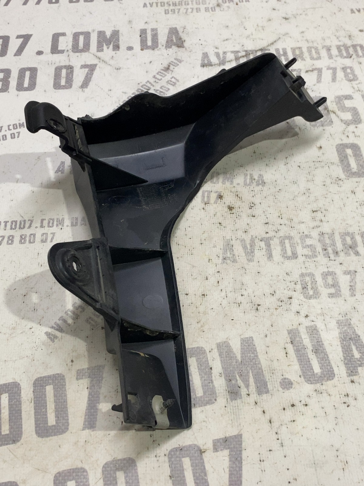 Кронштейн зад бампера лів Jeep Cherokee KL 14-23 68257153AA