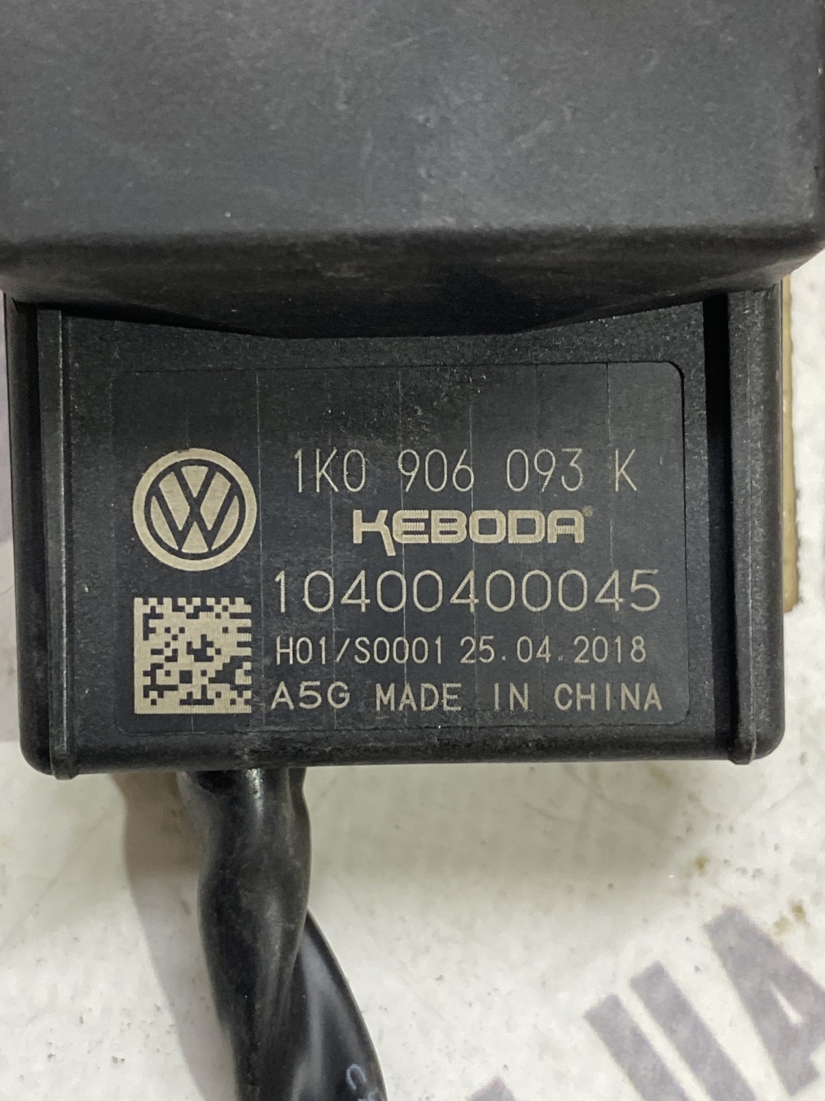 Блок керування паливним насосом VW Passat CC 1K0906093K