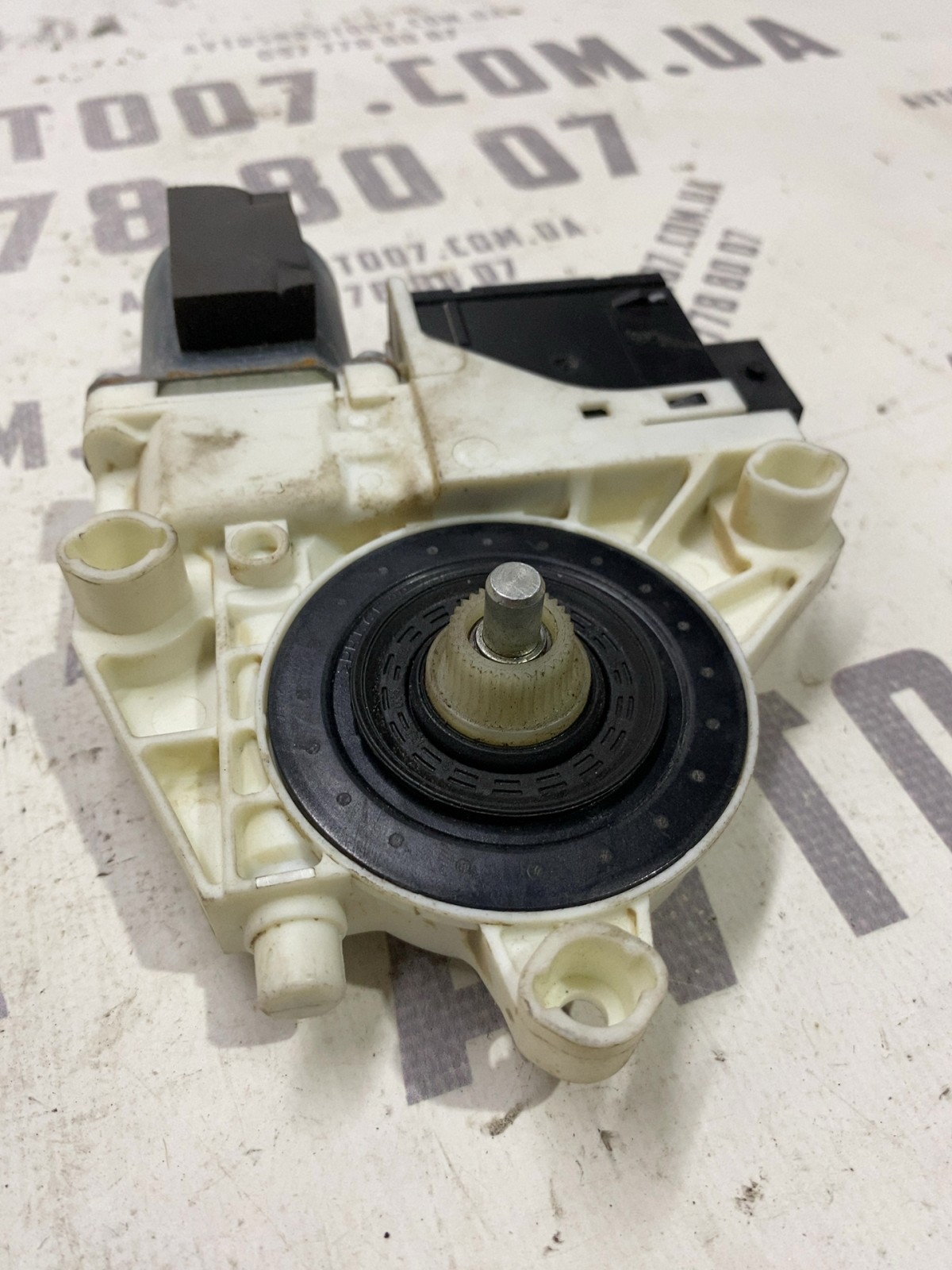 Мотор склопідіймача пер. правий Jeep Compass MK C61743100