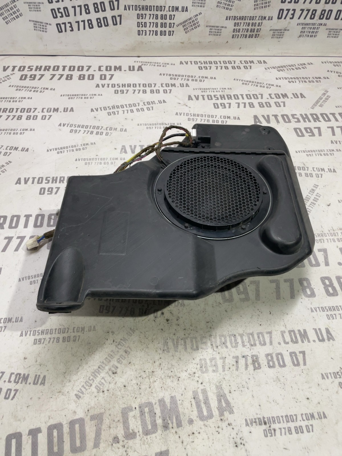Сабвуфер Jeep Patriot MK (07-17) 05064979AA