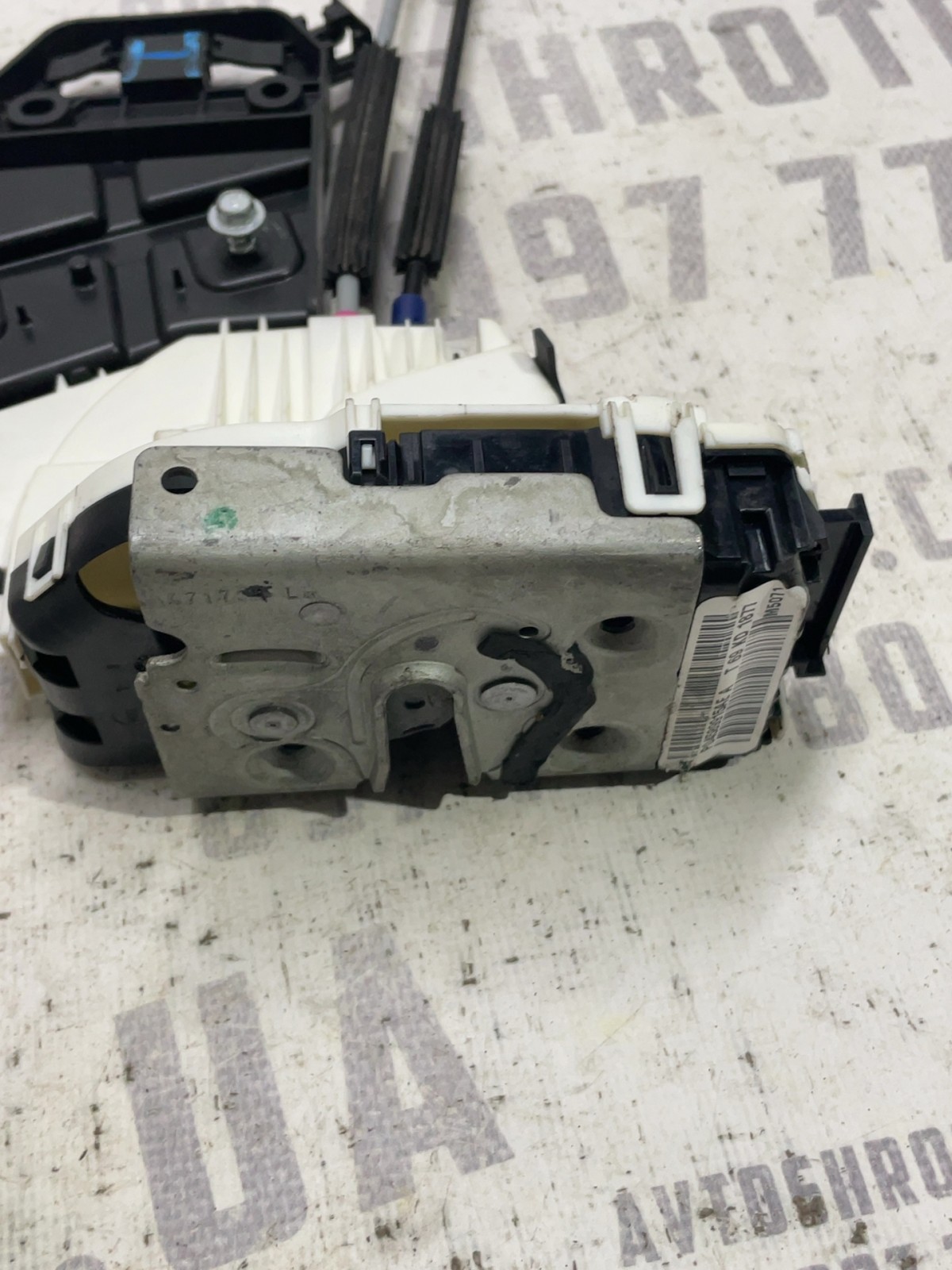 Замок дверей задній лівий Jeep Cherokee KL P04589915AE