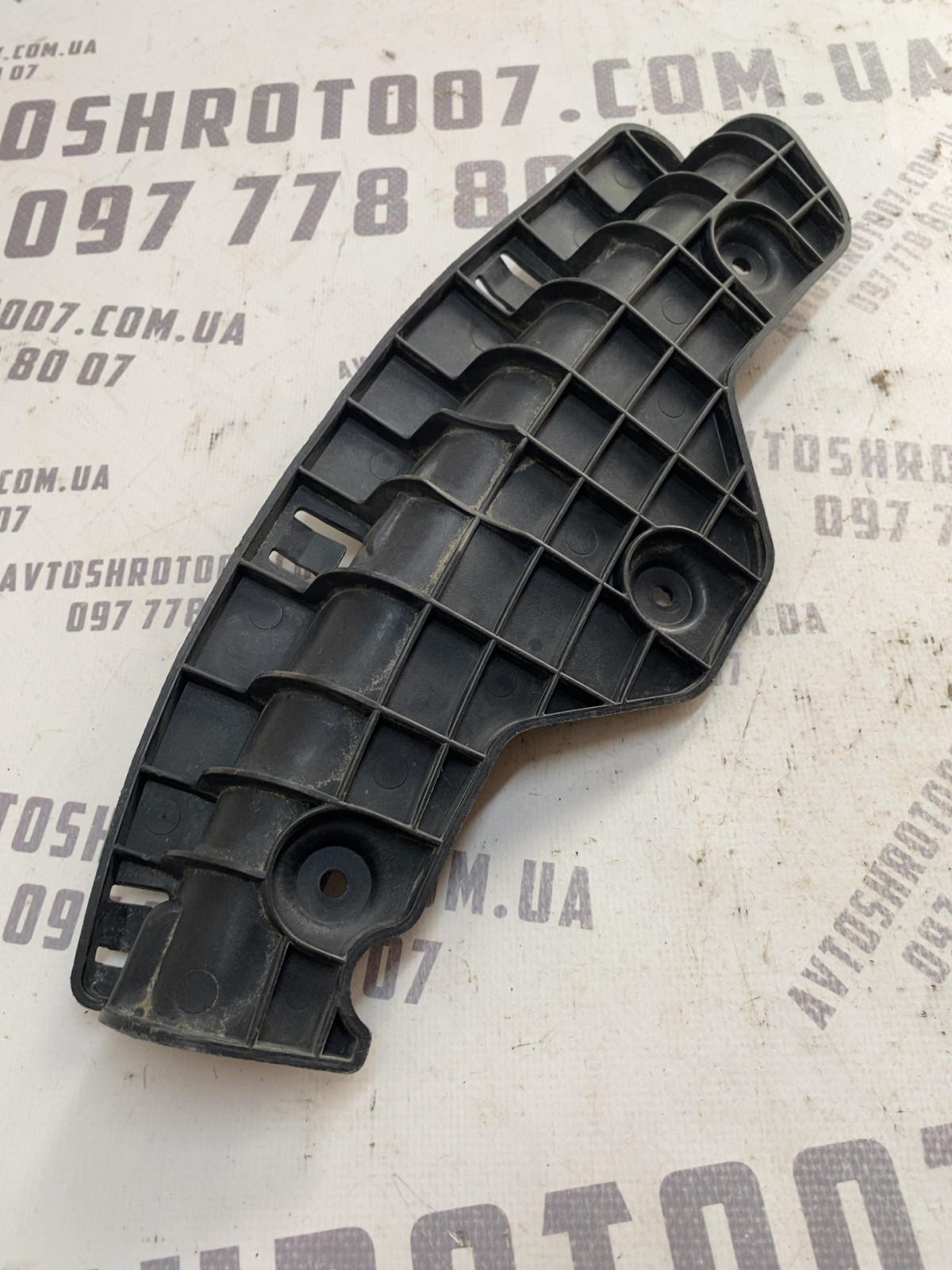 Кронштейн бампера правий Ford Escape 3 VPCJ5X17E762A