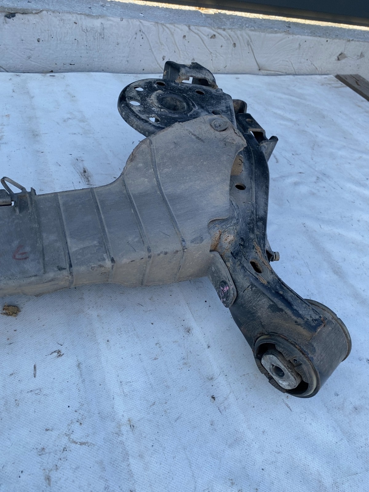 Балка підвіски задня Hyundai Elantra 6 55163F3001