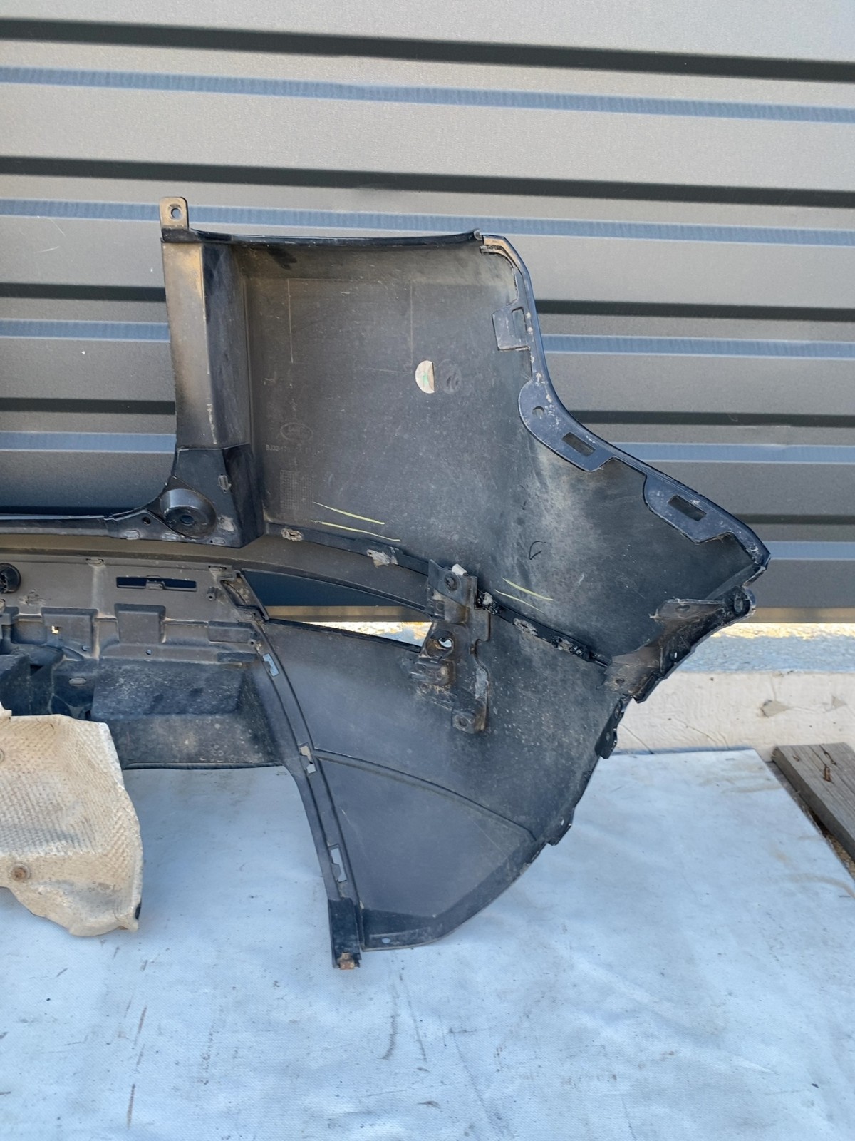 Бампер задній Land Rover Range Rover Evoque 1 EJ3M17D781AW