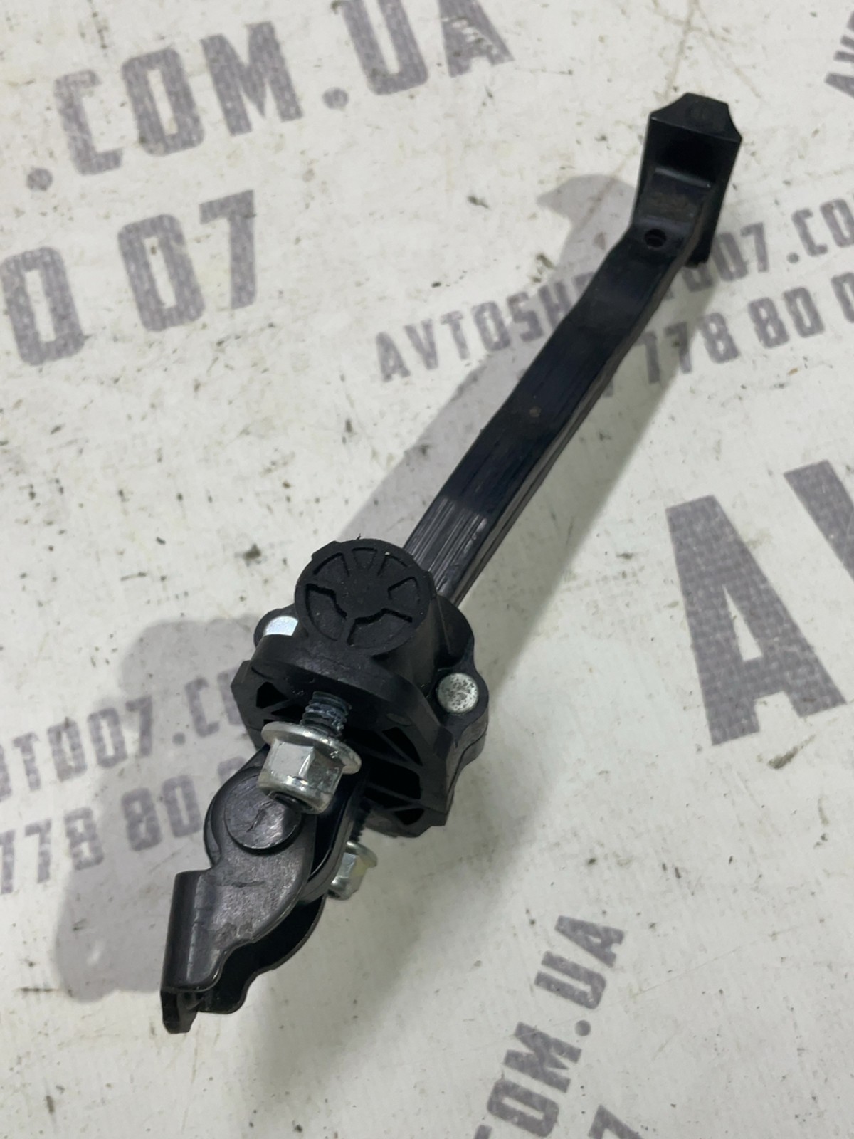 Обмежувач дверей Jeep Compass MP 68242951AA