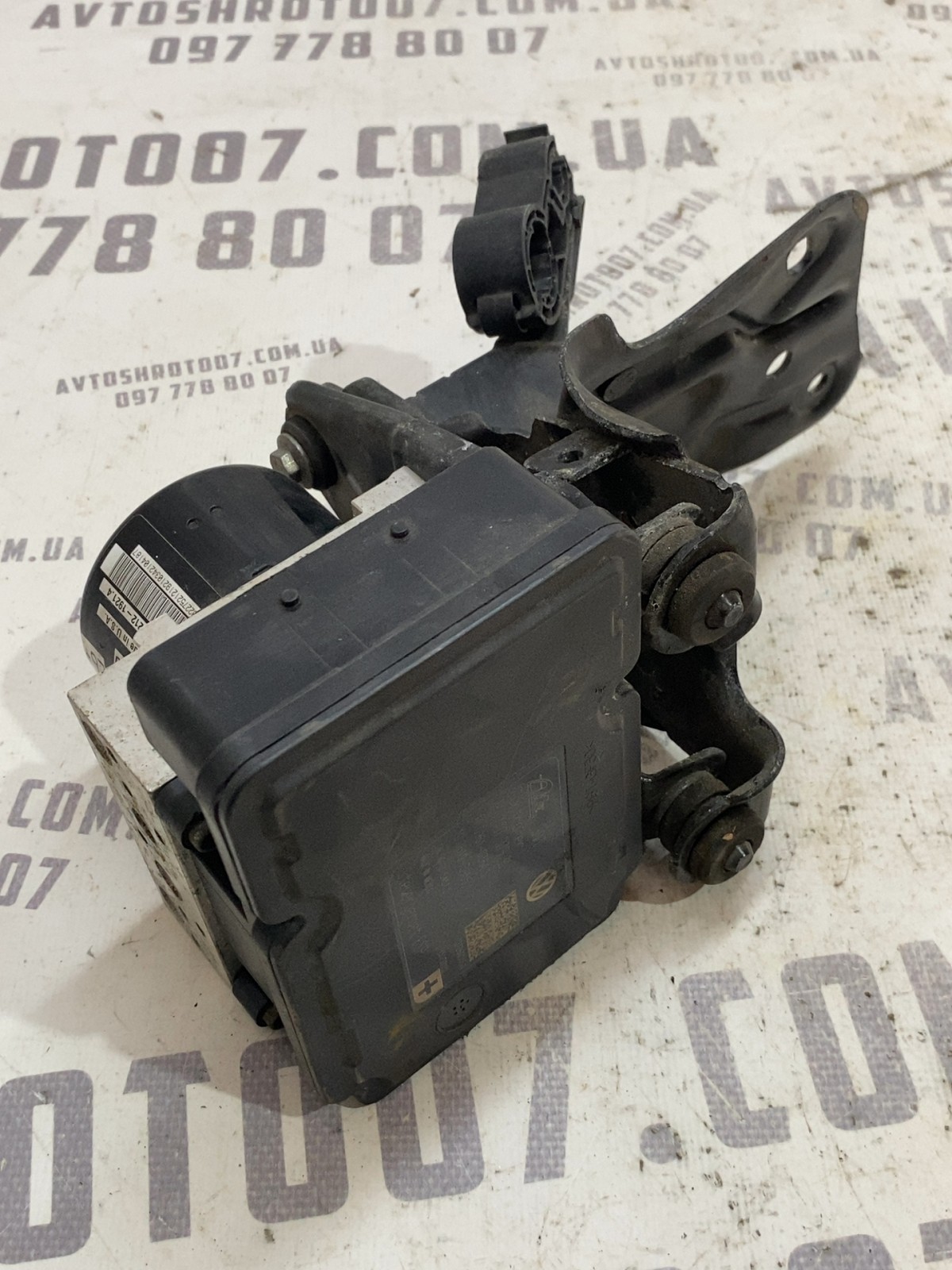 Блок управління АБС Volkswagen Jetta 6 (10-18) 1K0614517EB