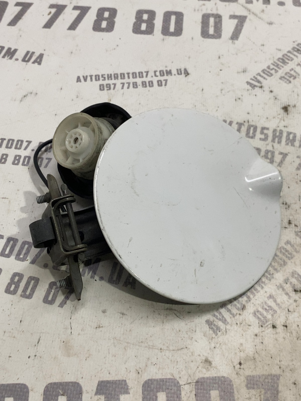 Лючок бака Jeep Compass MK 05074082AB