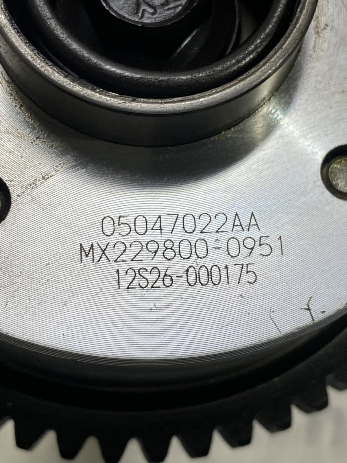Розпредвал Jeep Compass MP OEM 05047022AA