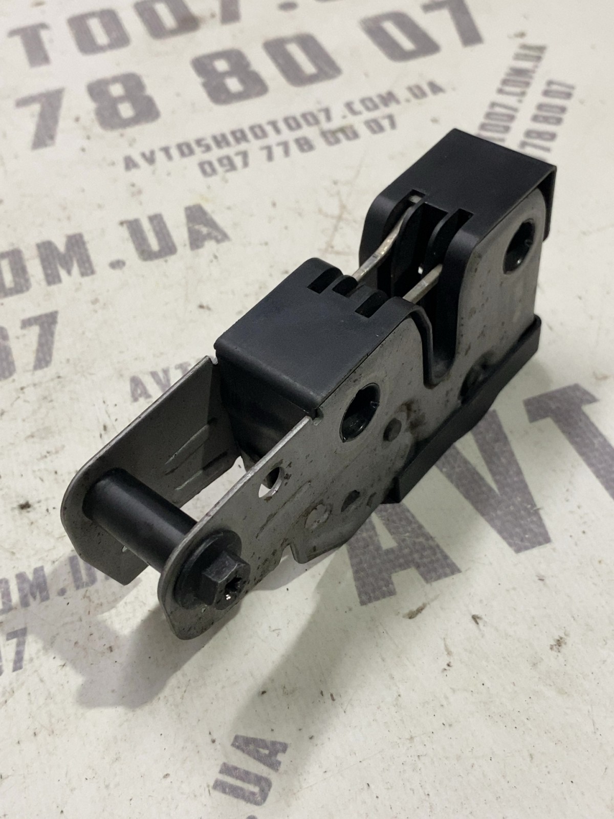 Замок капота Volkswagen Passat CC 35 OE 3C1823187