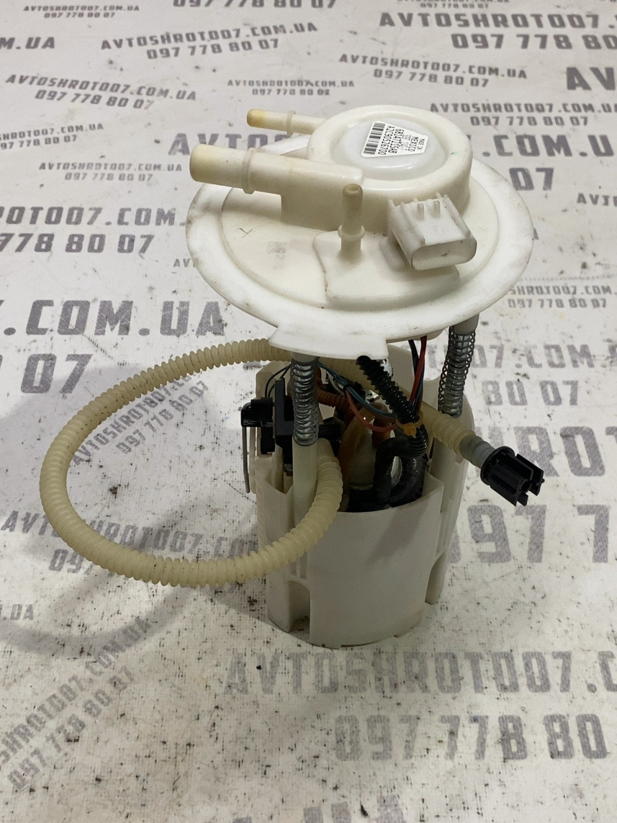Паливний насос Jeep Cherokee KL OEM 68147215AB